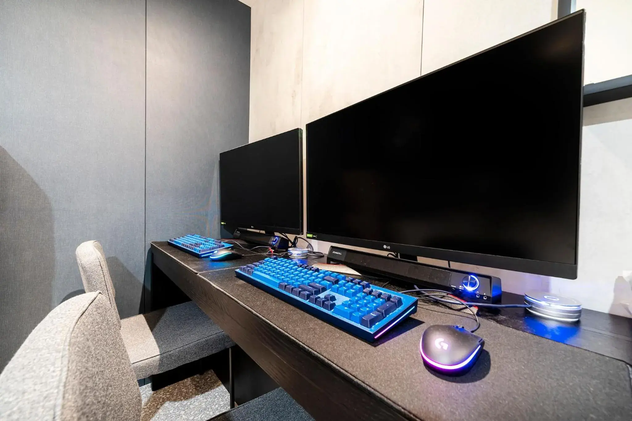 Double Room in Gorilla Hotel Double Room in Gorilla Hotel