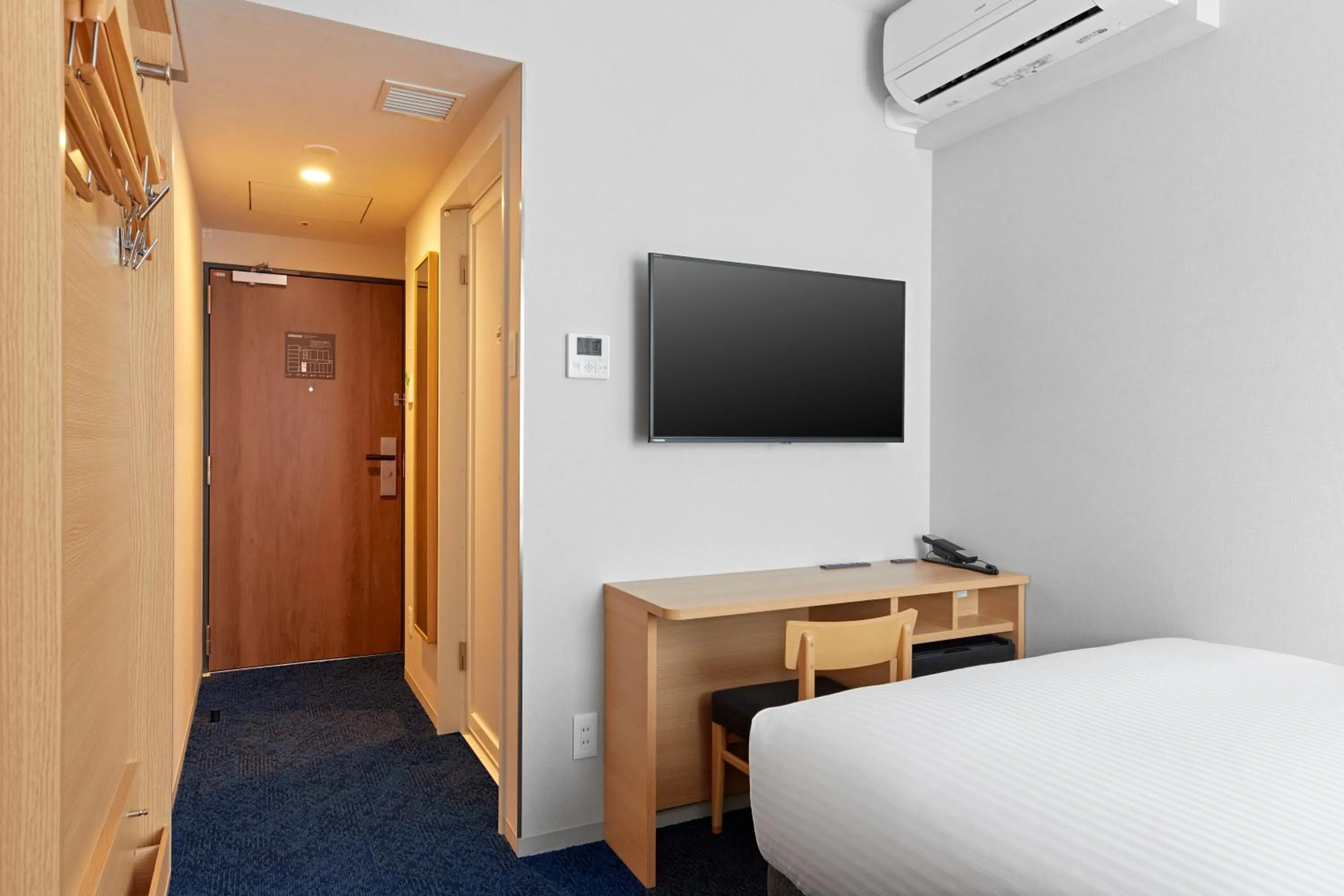 Photo of the whole room, Bed in Sotetsu Fresa Inn Yodoyabashi