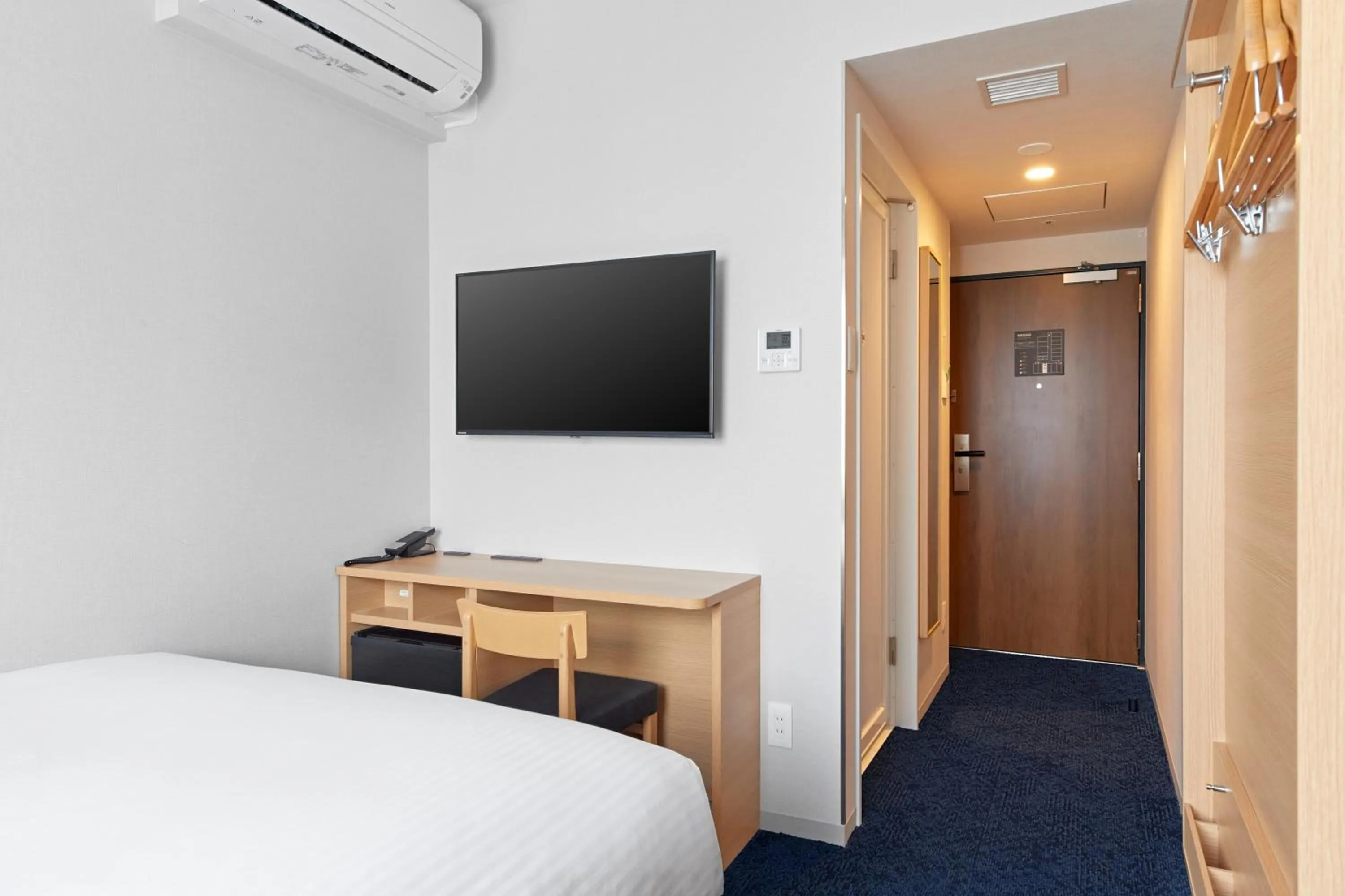 Photo of the whole room, Bed in Sotetsu Fresa Inn Yodoyabashi