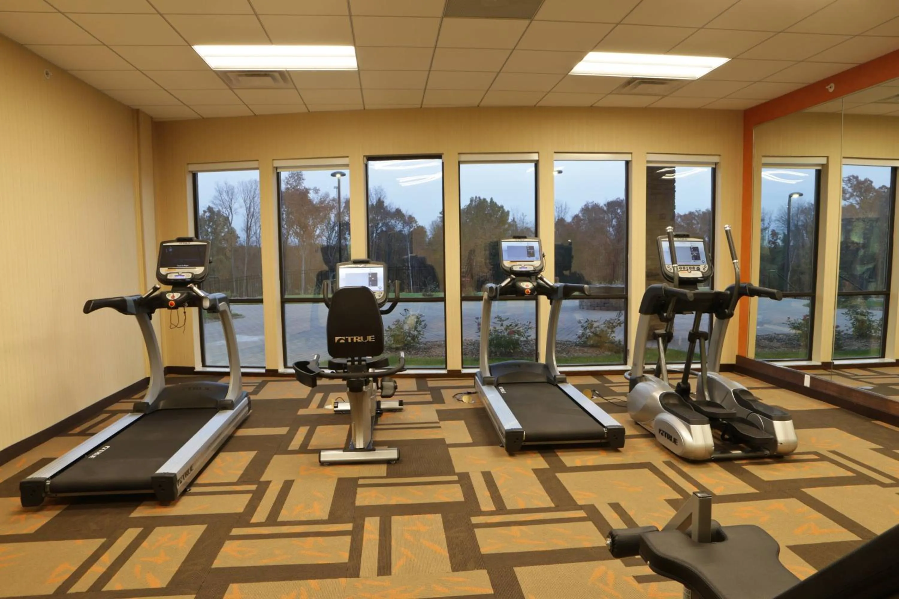 Fitness centre/facilities in Courtyard by Marriott Battle Creek