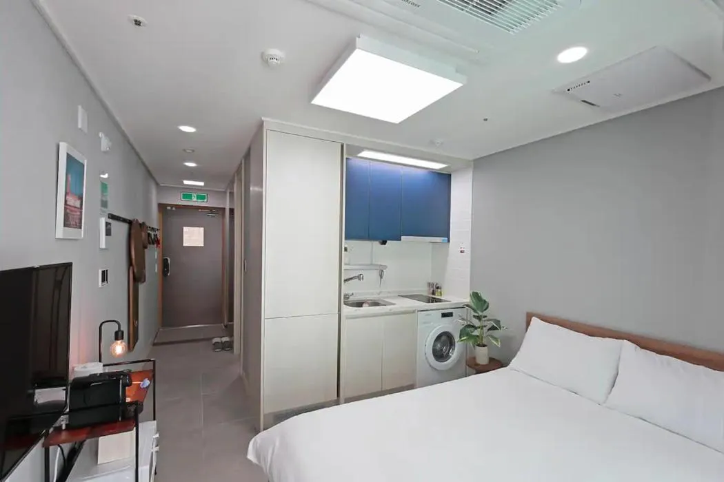 Standard Double Room with City View in Elmomento Gwangan