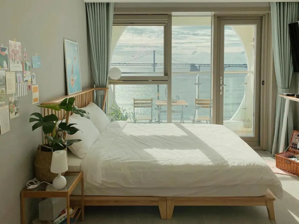 Deluxe Double Room with Ocean View in Elmomento Gwangan