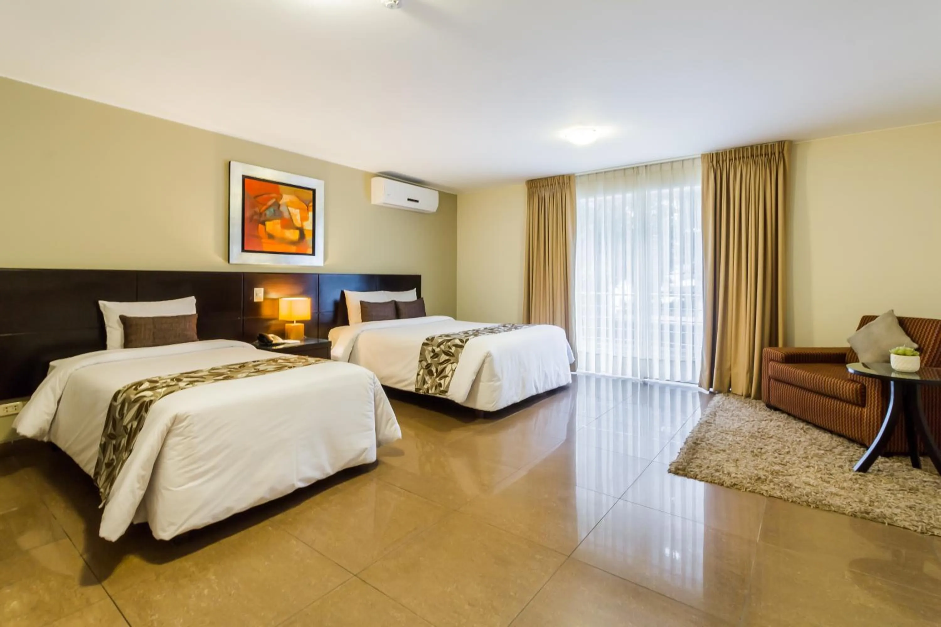 Photo of the whole room, Bed in El Tambo 1