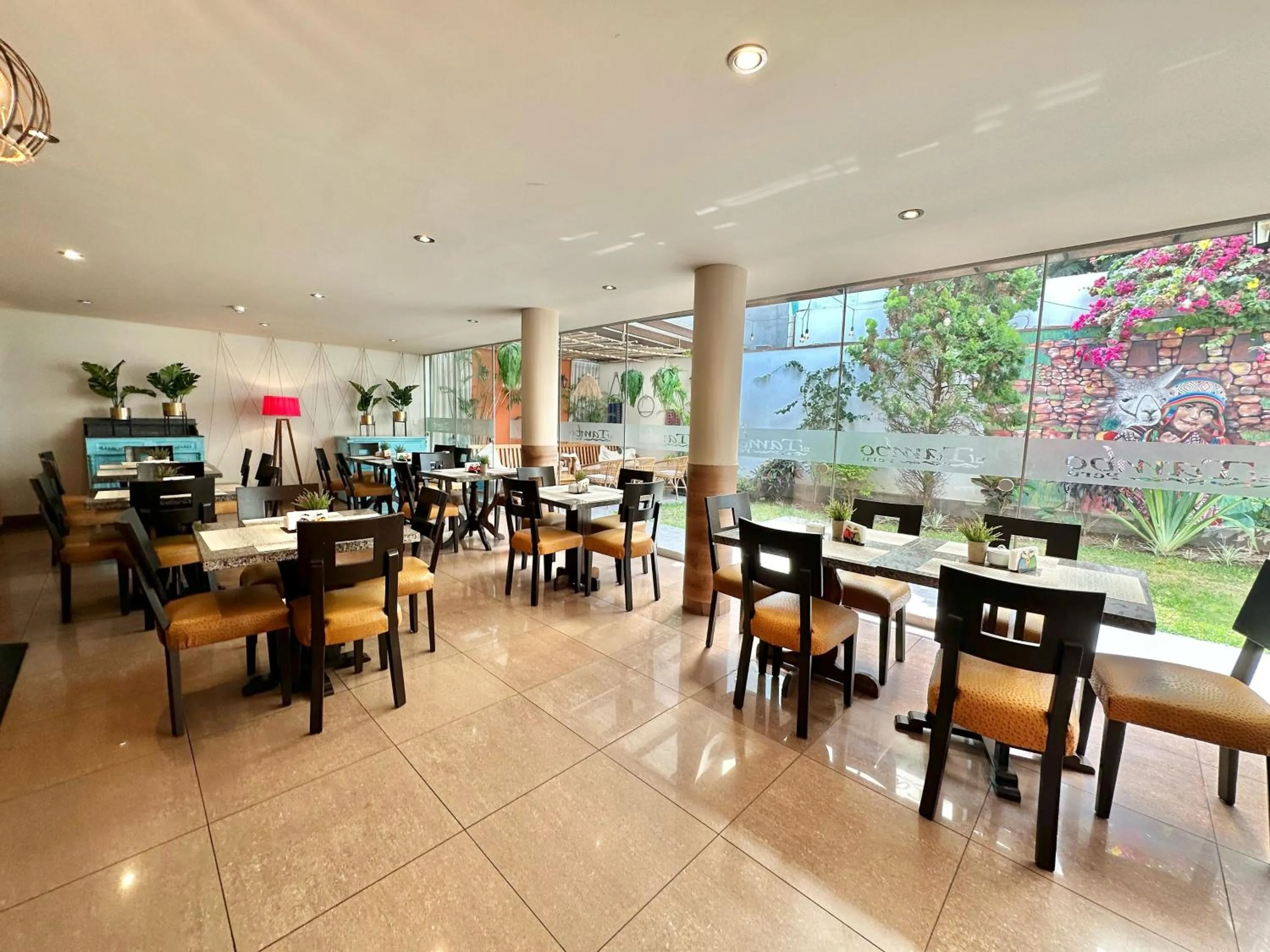 Restaurant/places to eat in El Tambo 1