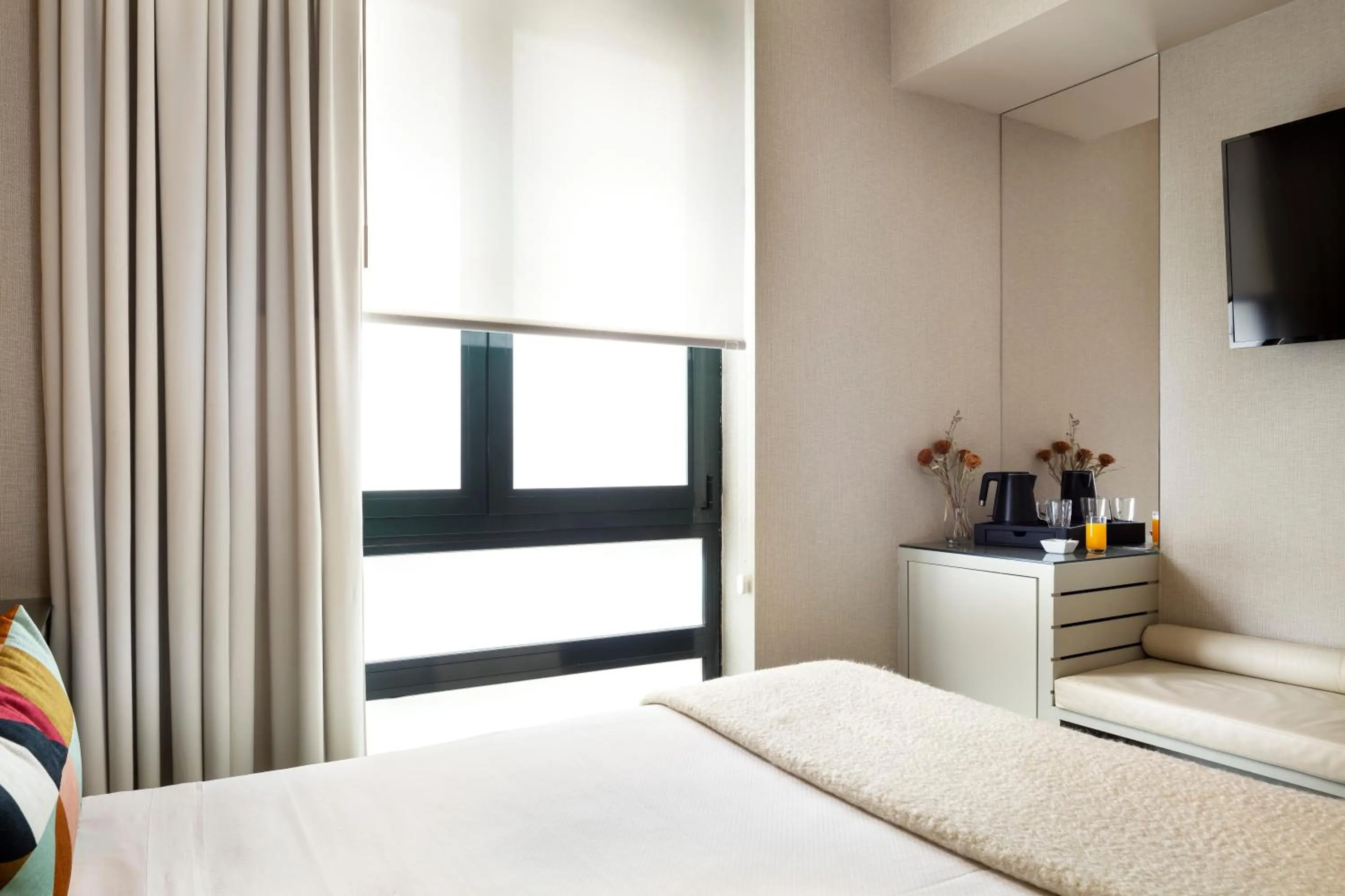 View (from property/room), Bed in Hotel Miró