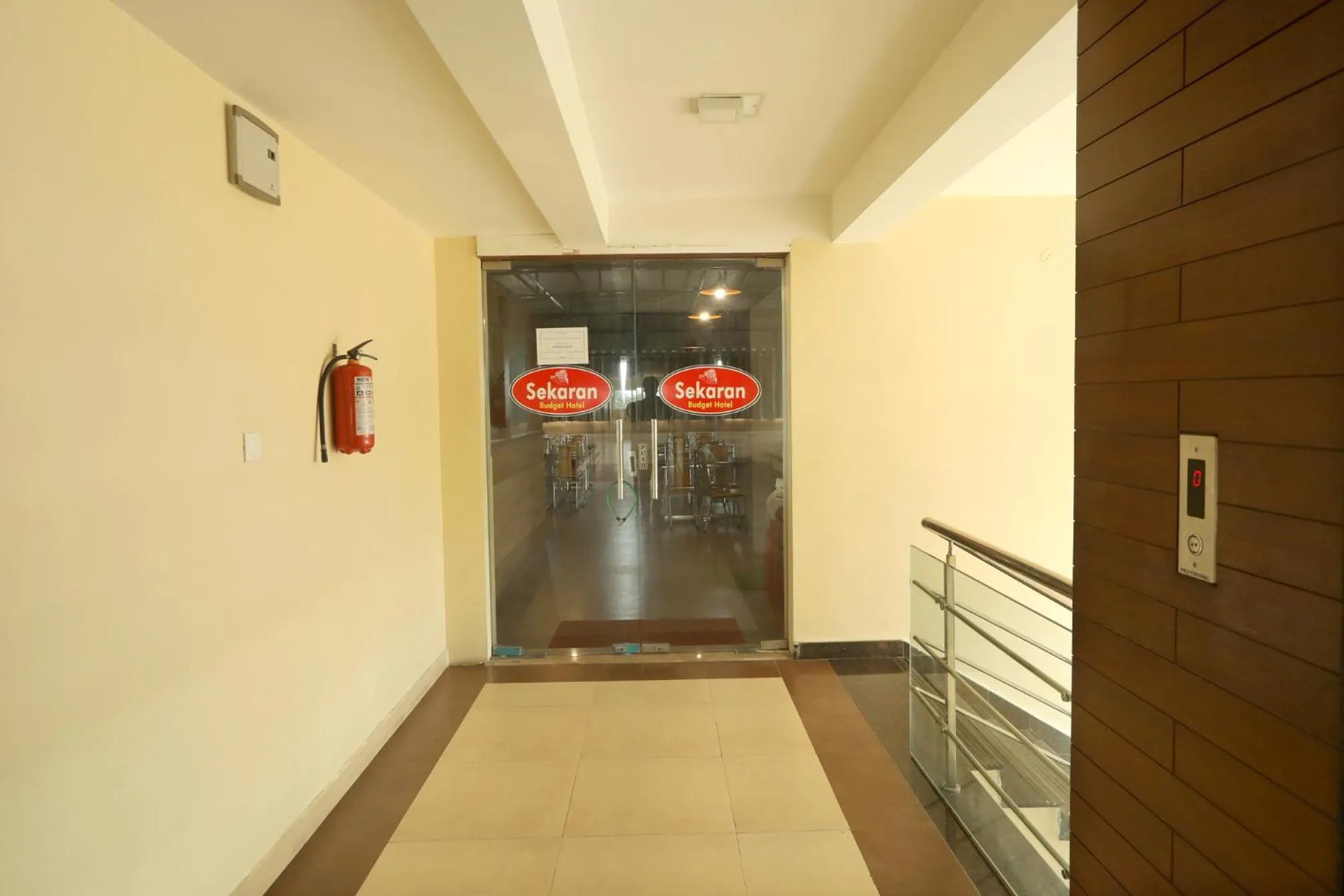 Restaurant/places to eat in Sekaran Hotel OMR