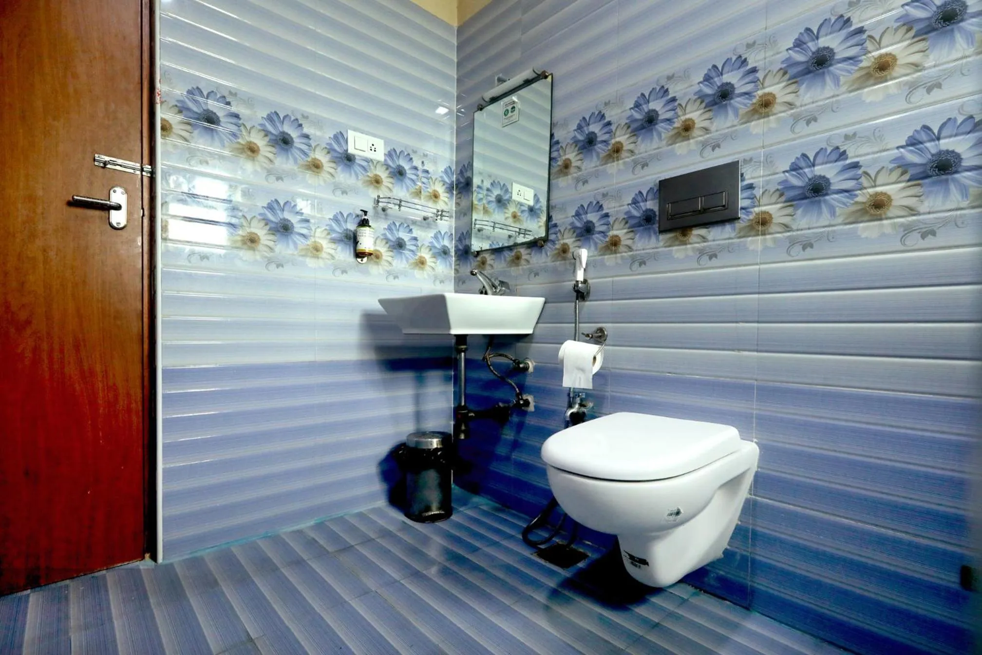 Toilet in Sekaran Hotel OMR