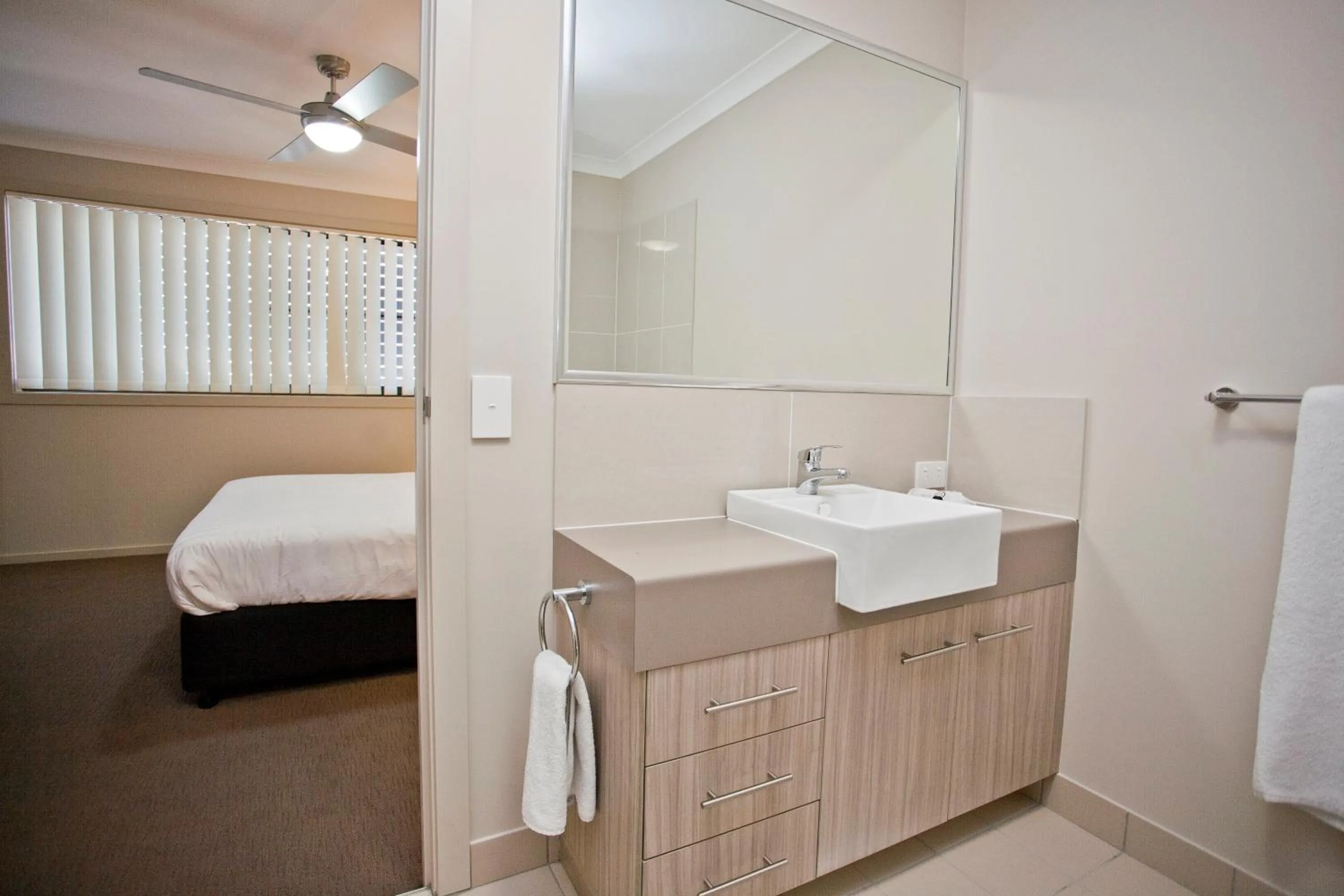 Bathroom, Bed in Stonewood Villas