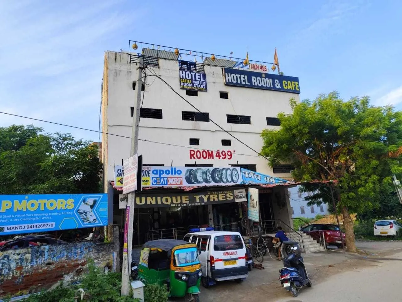 Facade/entrance in Hotel O by OYO CASTLE HOME STAY