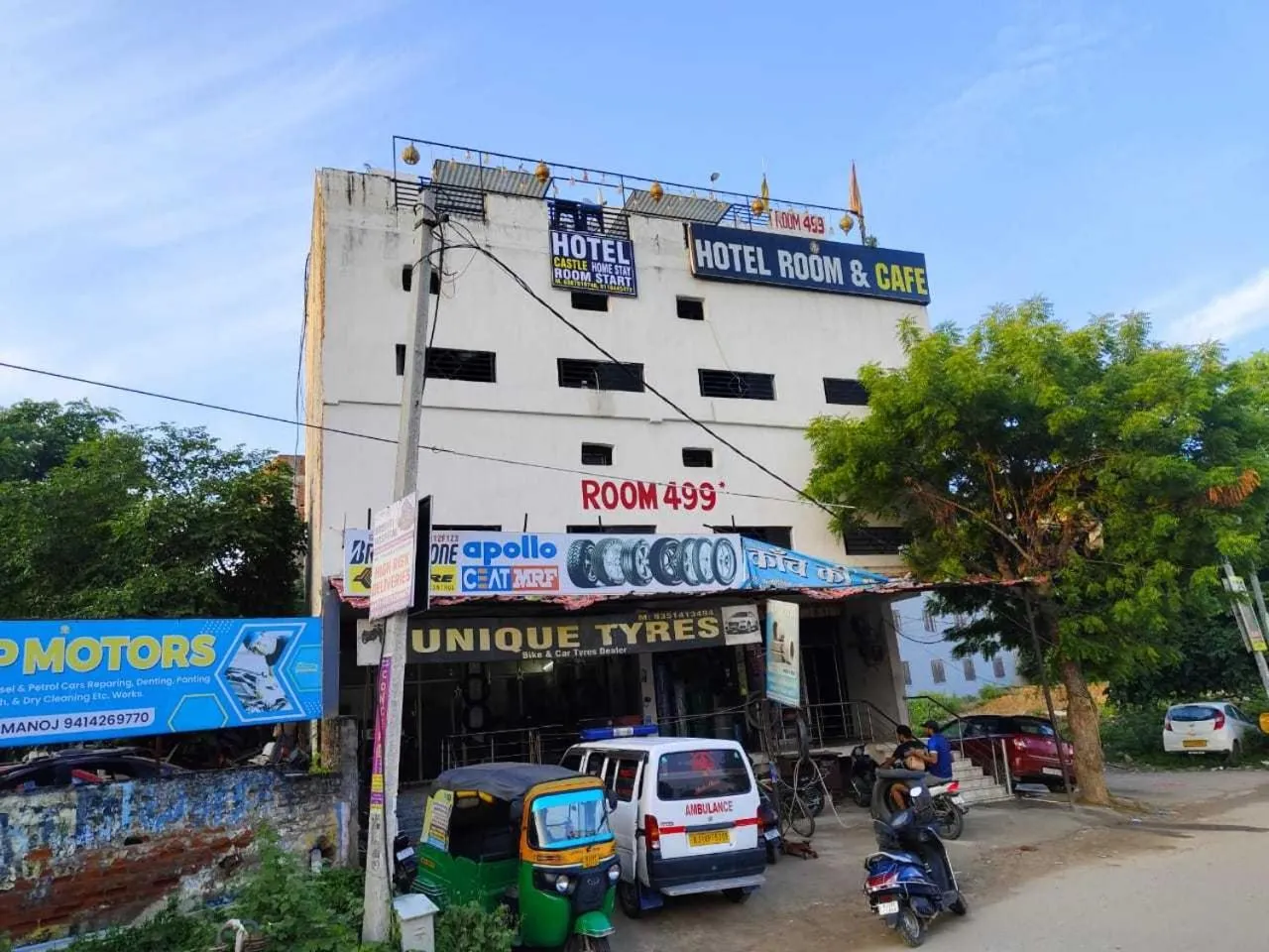 Facade/entrance in Hotel O by OYO CASTLE HOME STAY