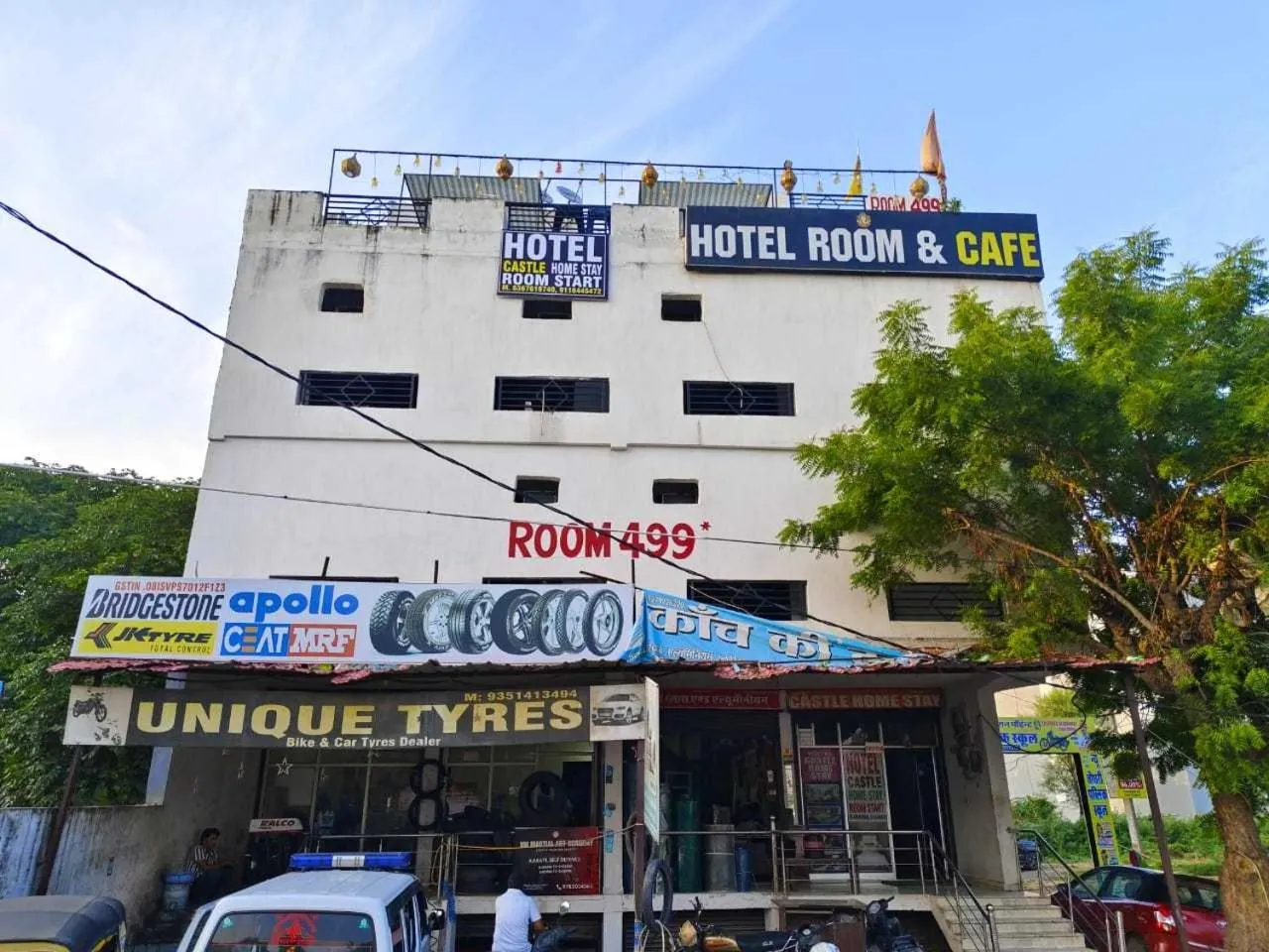 Facade/entrance in Hotel O by OYO CASTLE HOME STAY