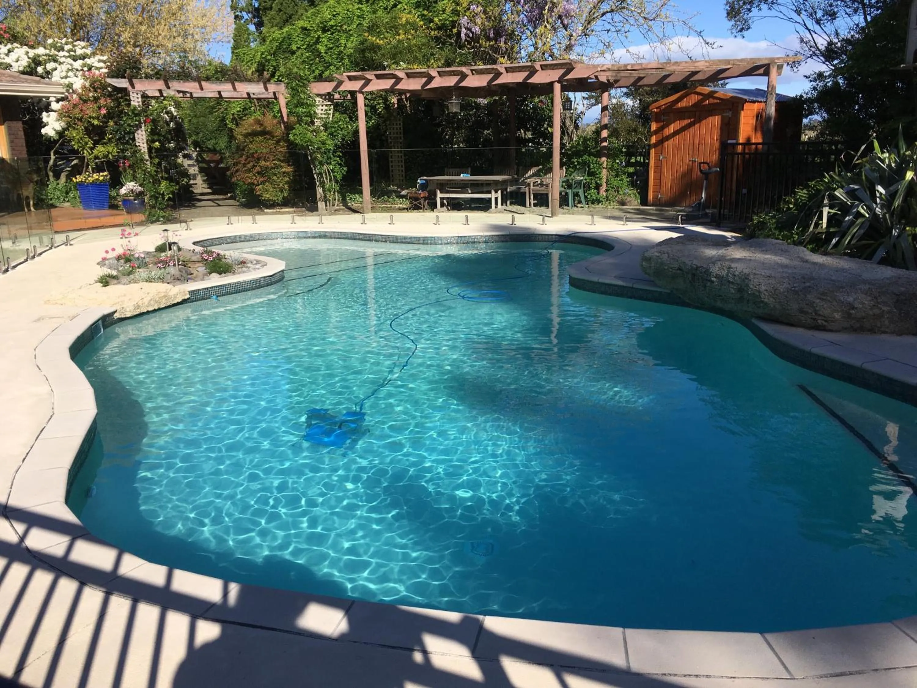 Swimming pool in Bluebell Lodge and Cottage