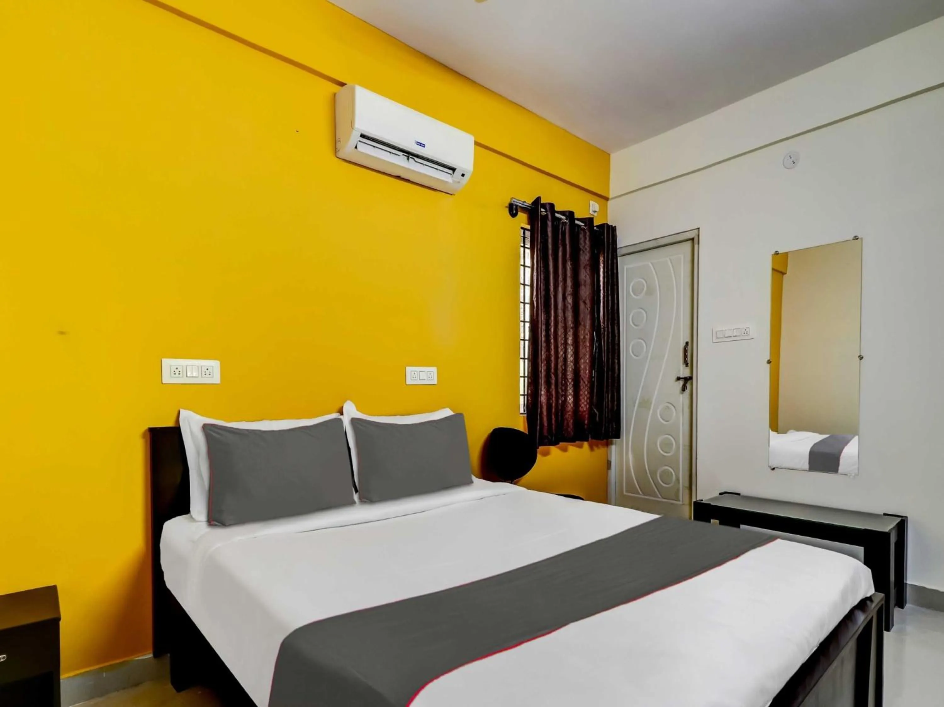 Bedroom, Bed in Super Collection O Olive