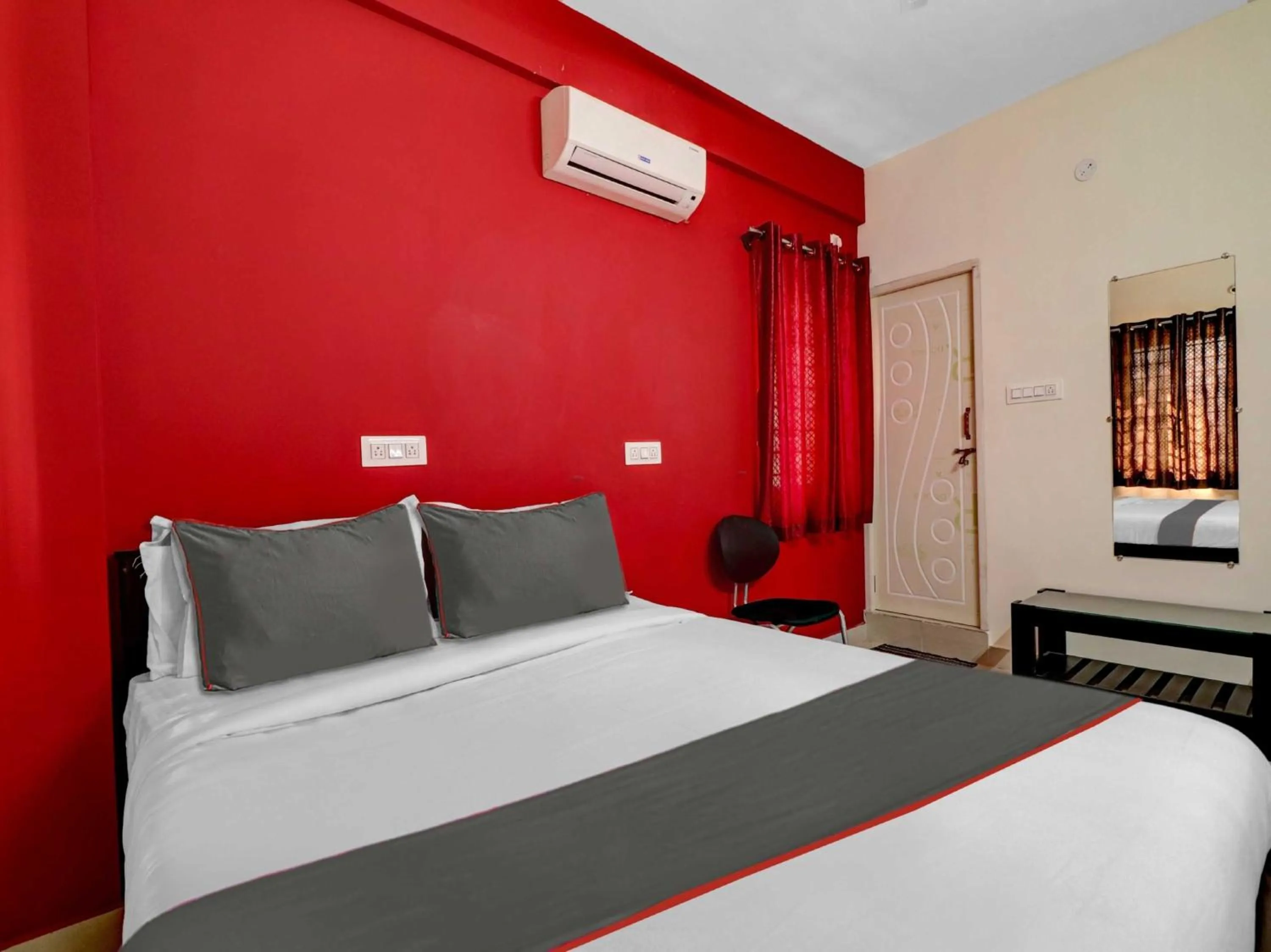 Bedroom, Bed in Super Collection O Olive