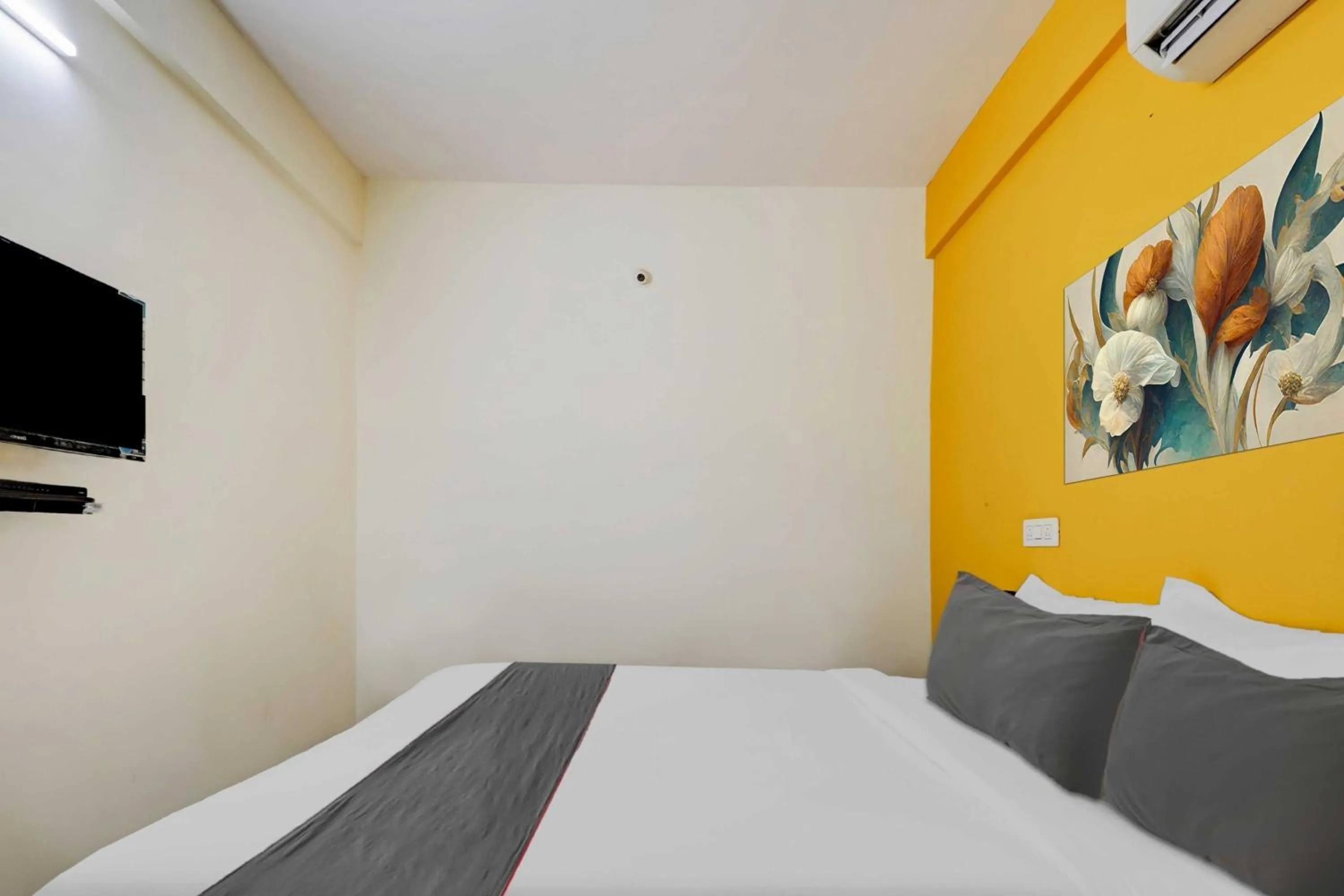 Bedroom, Bed in Super Collection O Olive