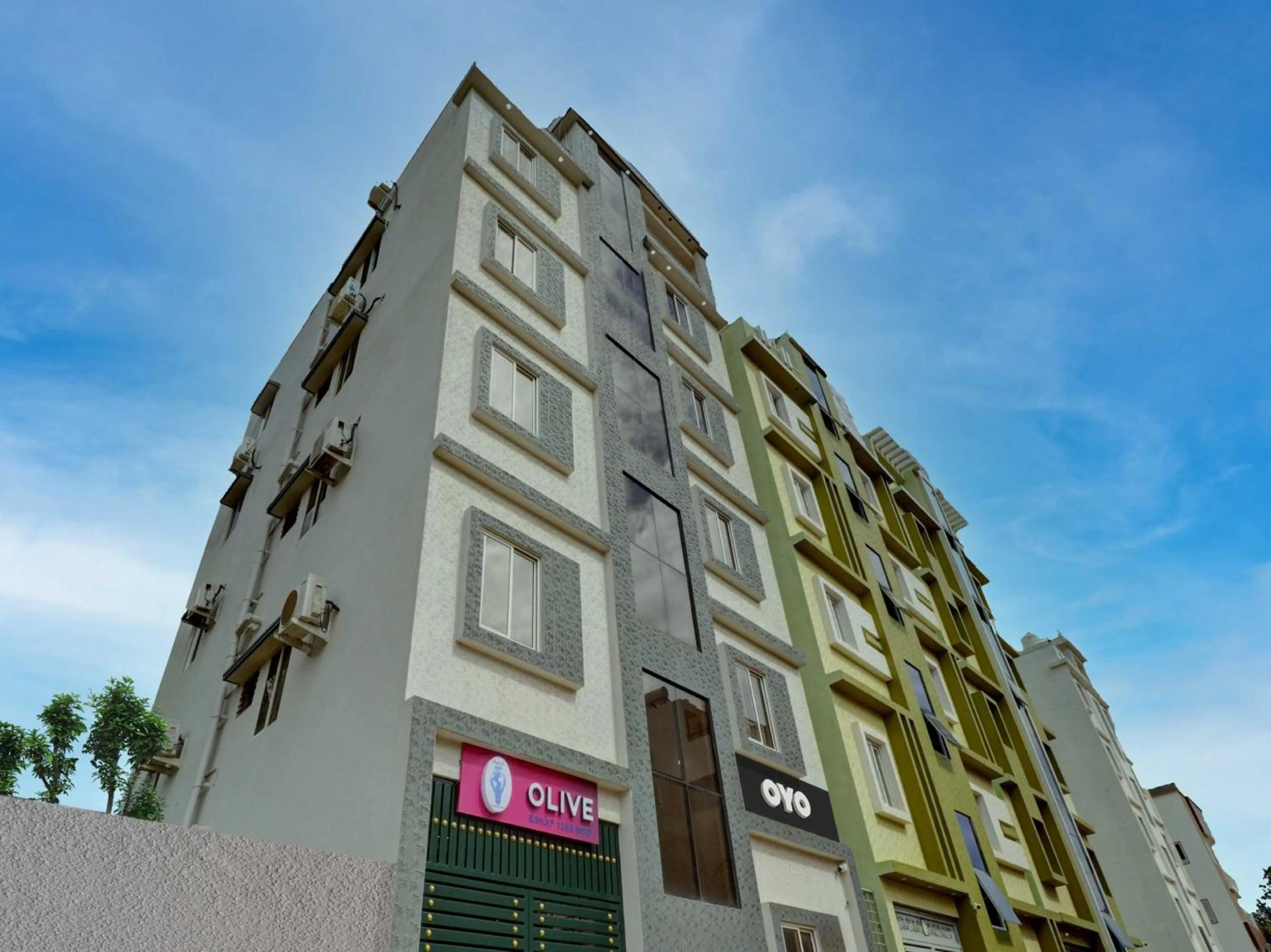 Facade/entrance in Super Collection O Olive