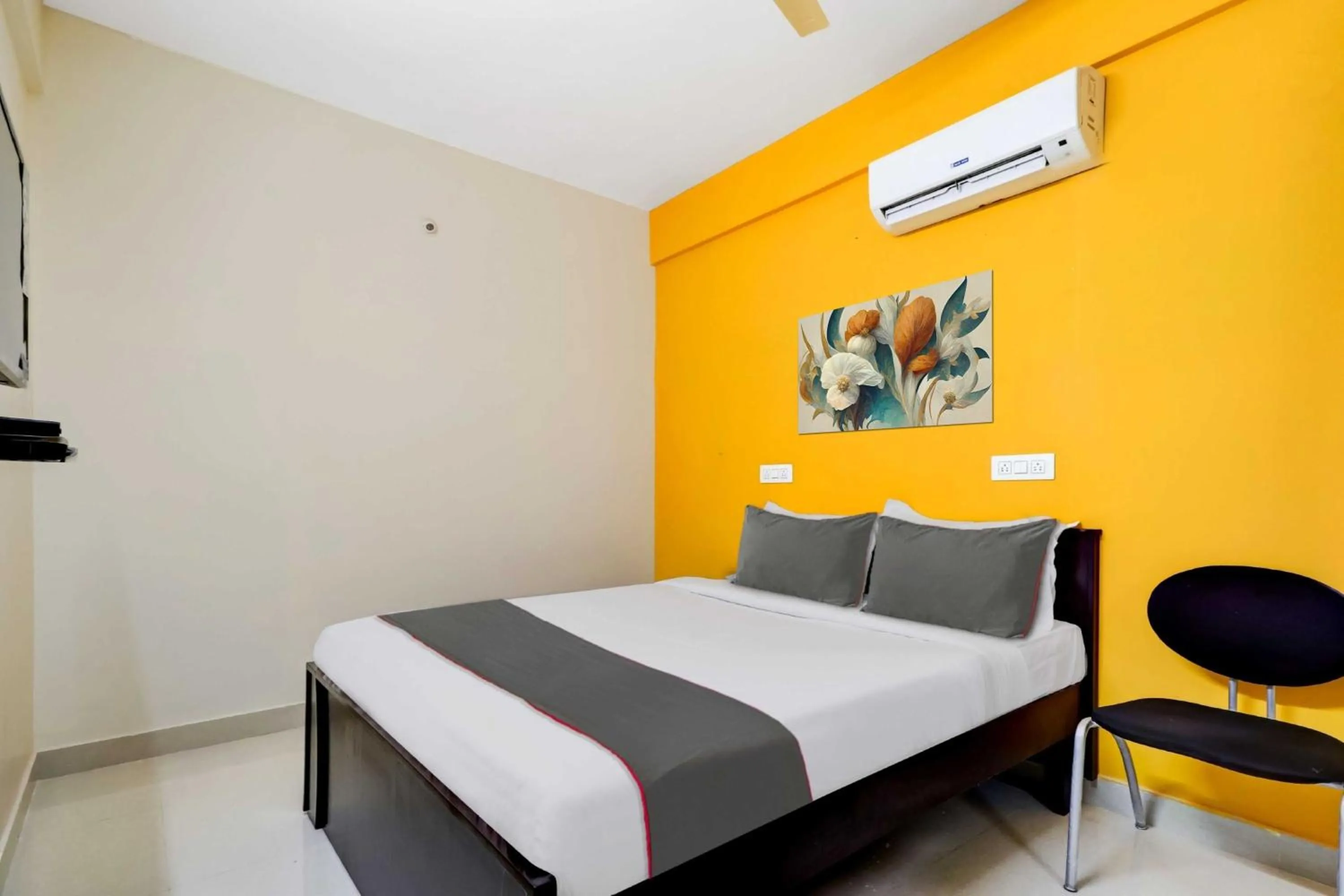 Bedroom, Bed in Super Collection O Olive