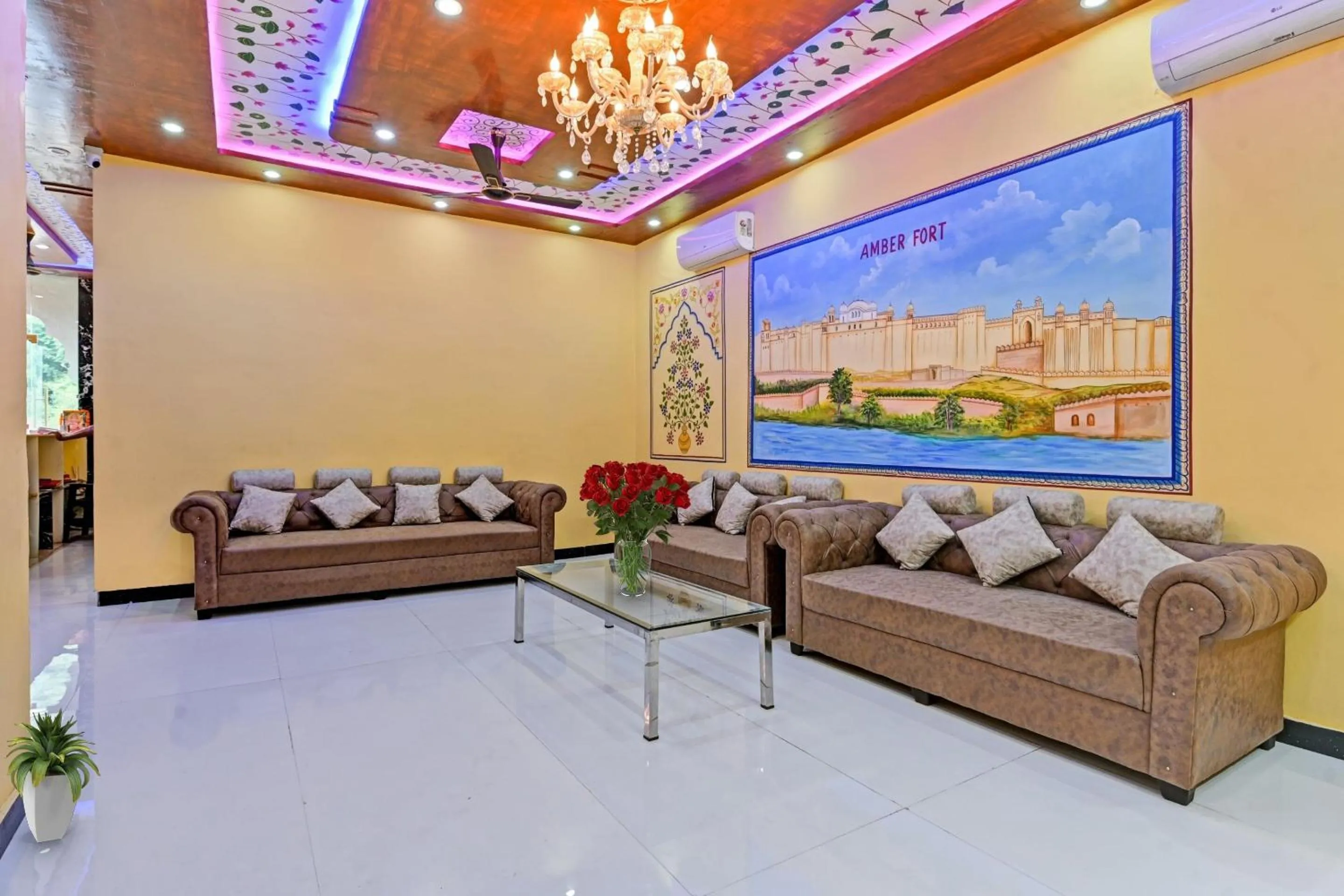 Lobby or reception in Hotel O by OYO Imperial Palace