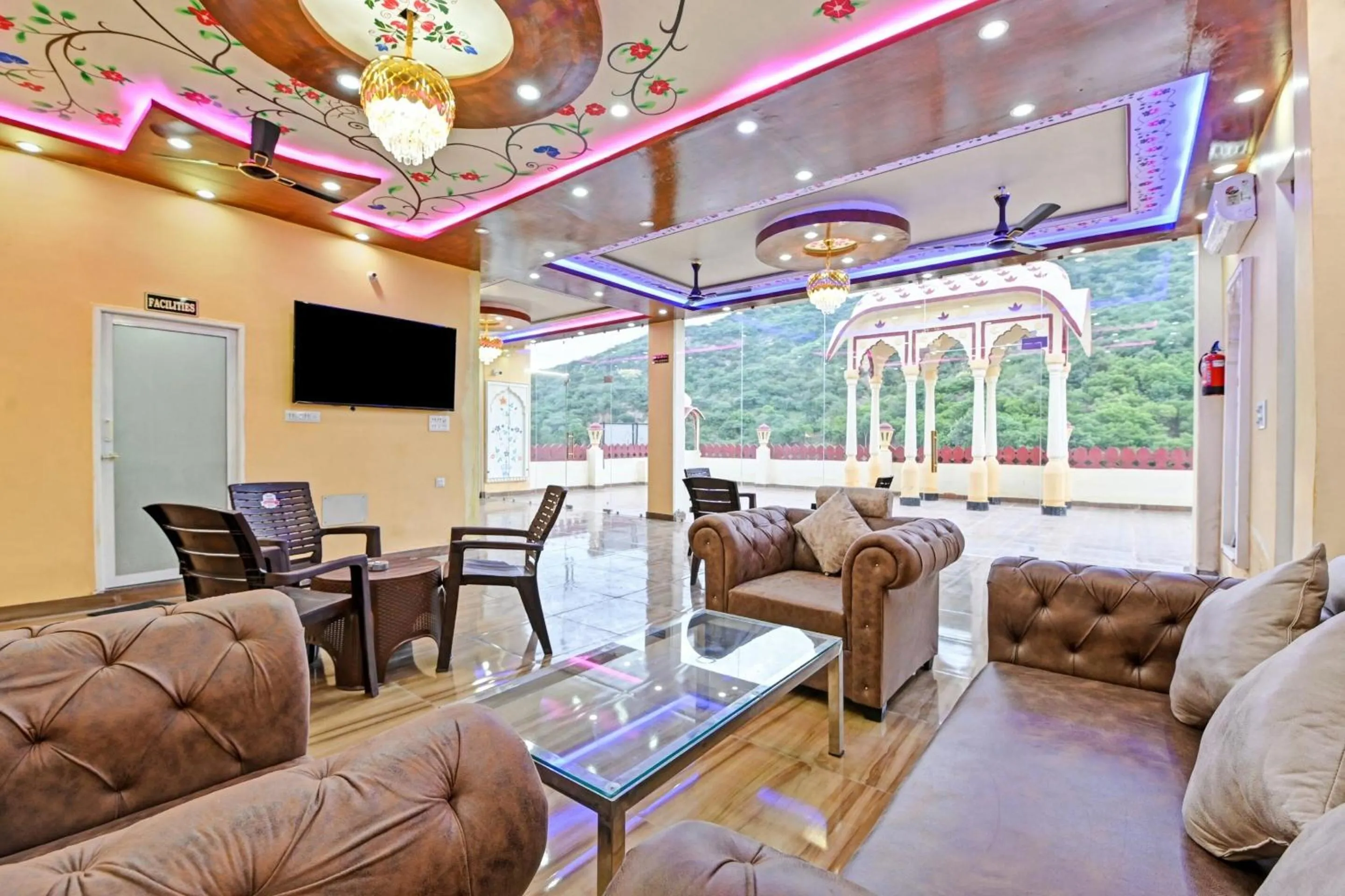 Restaurant/places to eat in Hotel O by OYO Imperial Palace