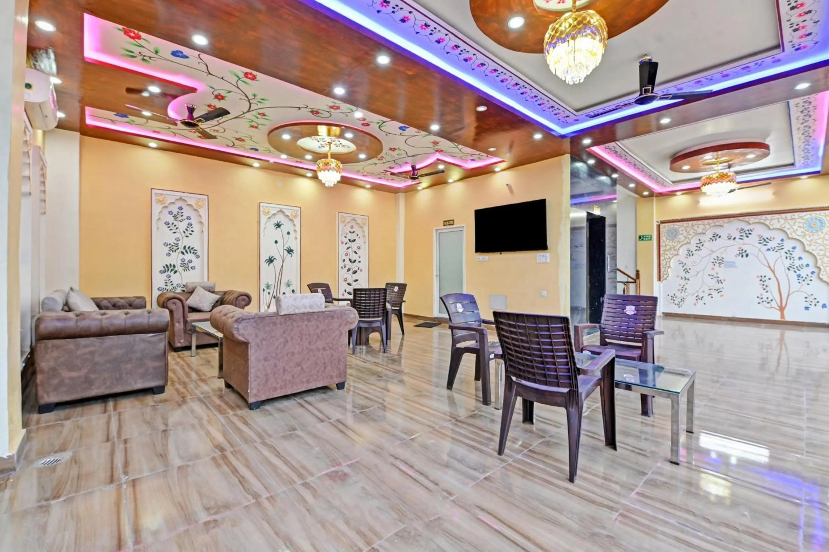 Restaurant/places to eat in Hotel O by OYO Imperial Palace