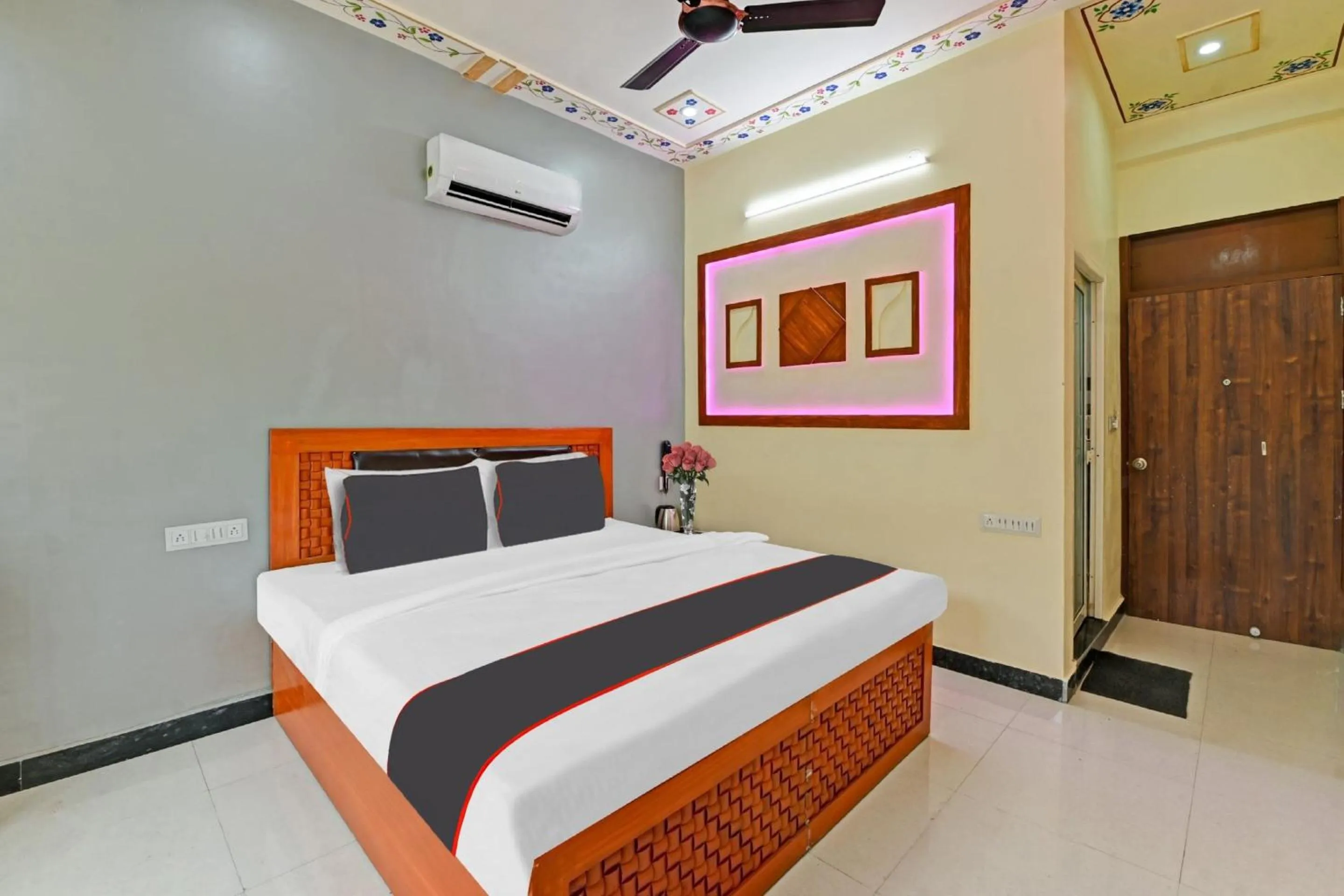 Lobby or reception, Bed in Hotel O by OYO Imperial Palace