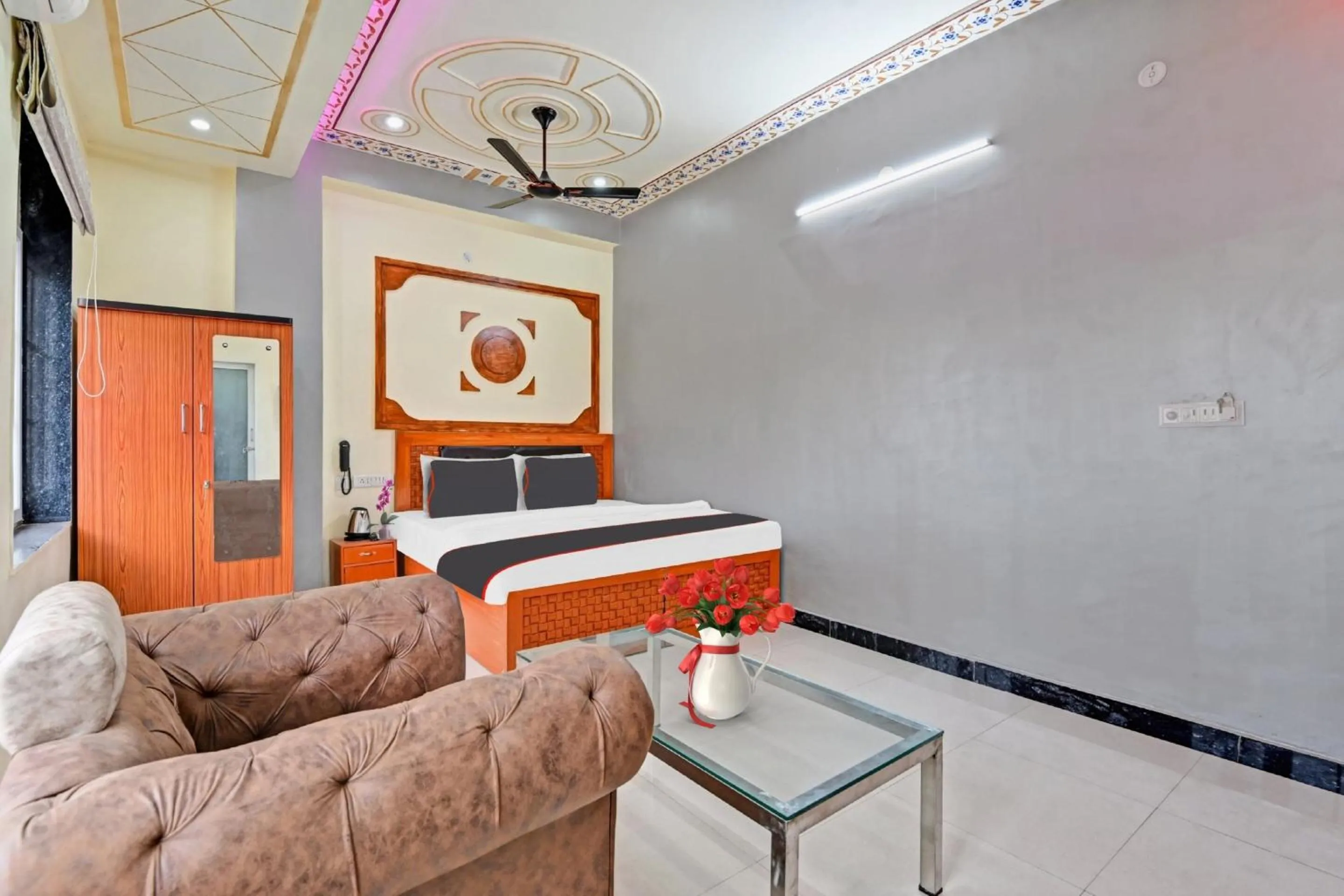 Facade/entrance, Bed in Hotel O by OYO Imperial Palace