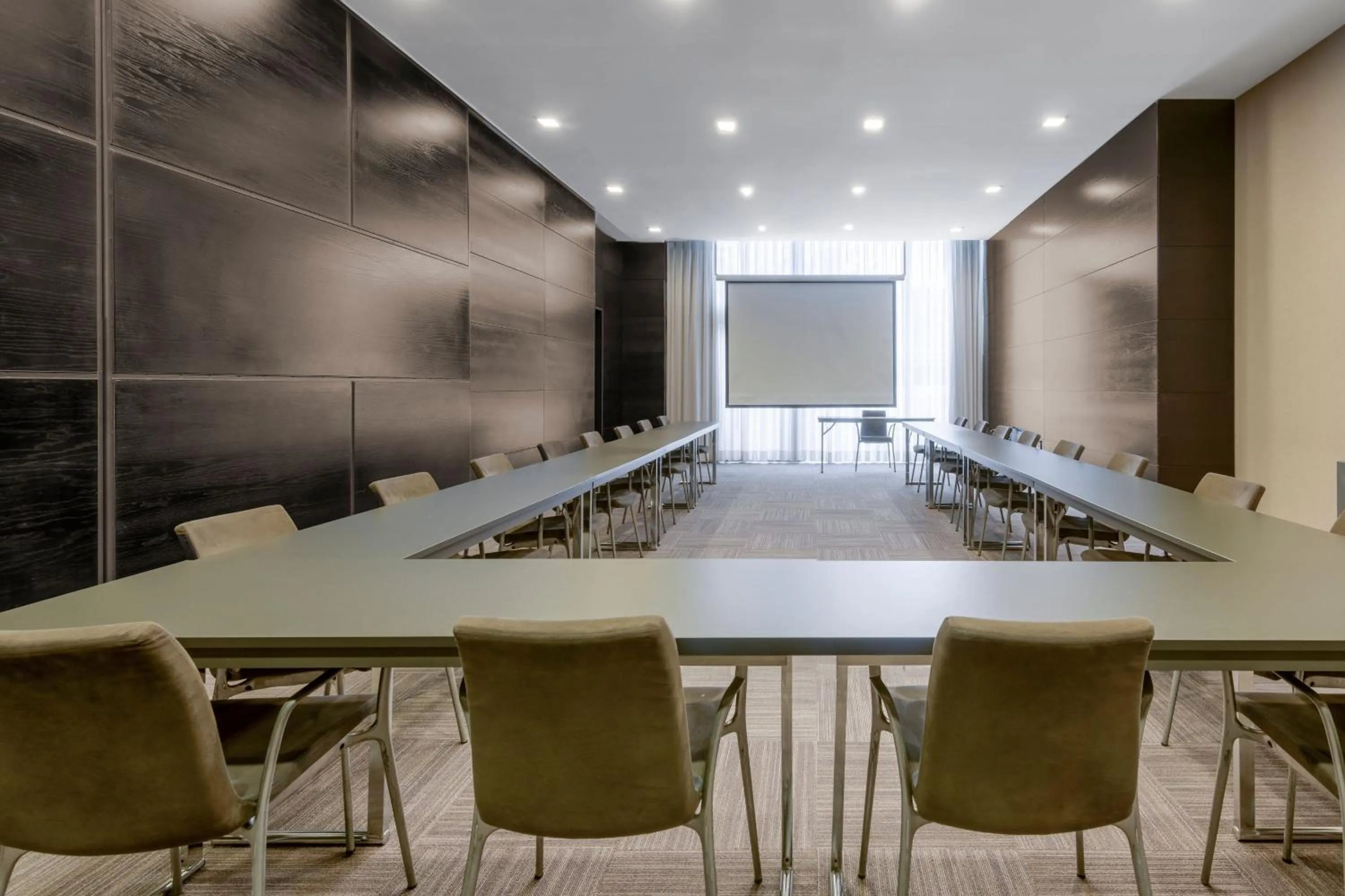 Meeting/conference room in AC Hotel Valencia by Marriott