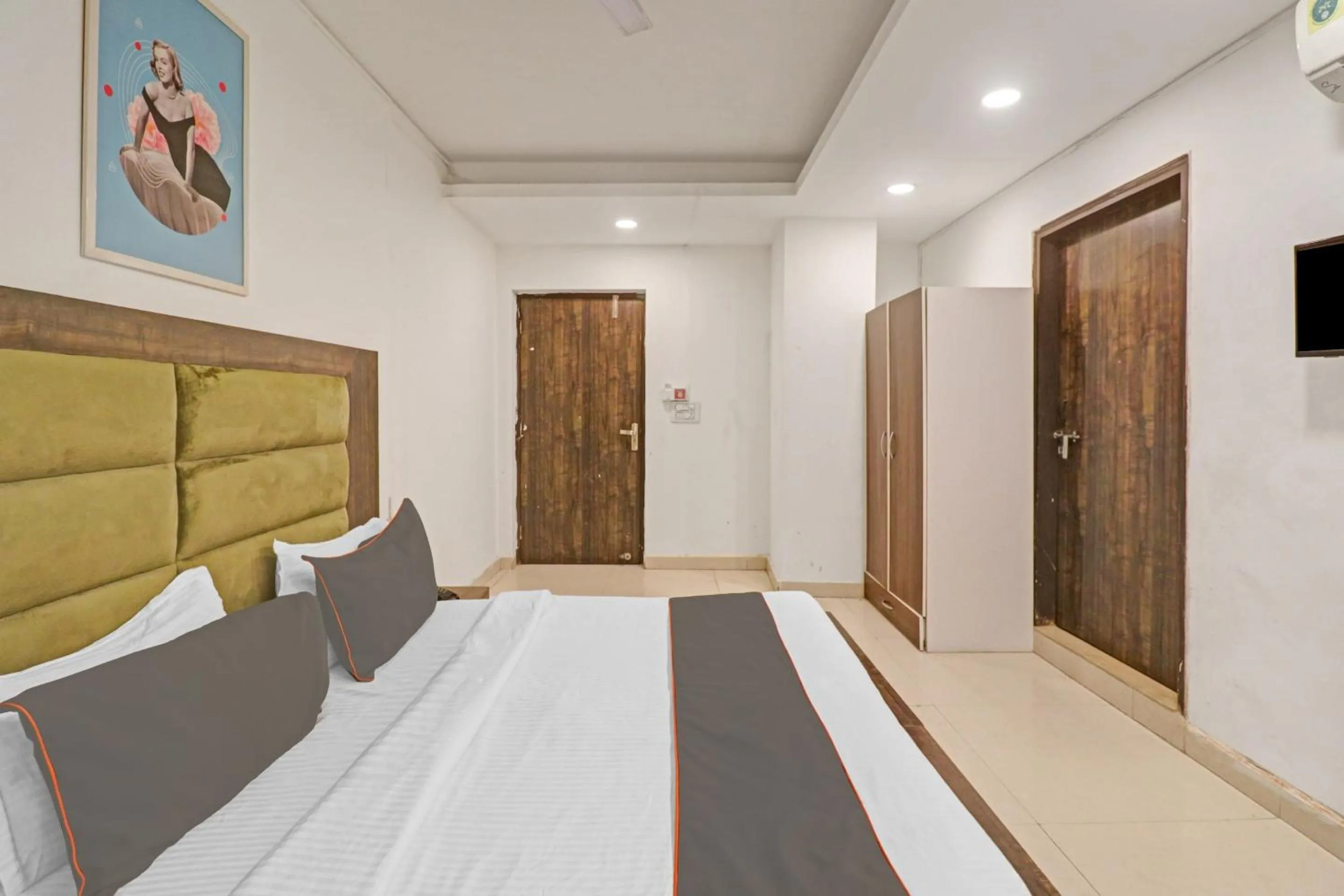 Bedroom, Bed in SEVEN HEAVEN