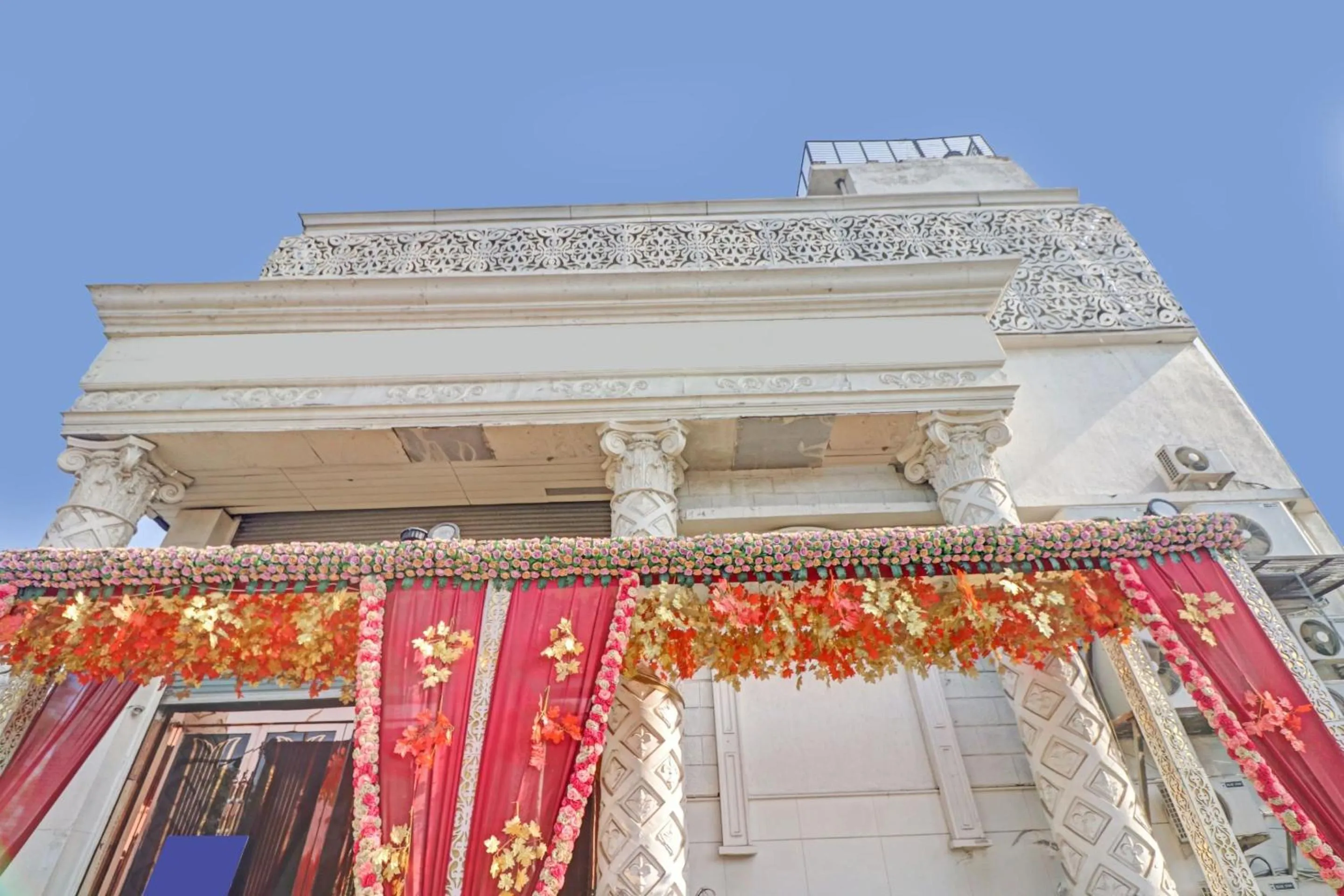 Facade/entrance in SEVEN HEAVEN