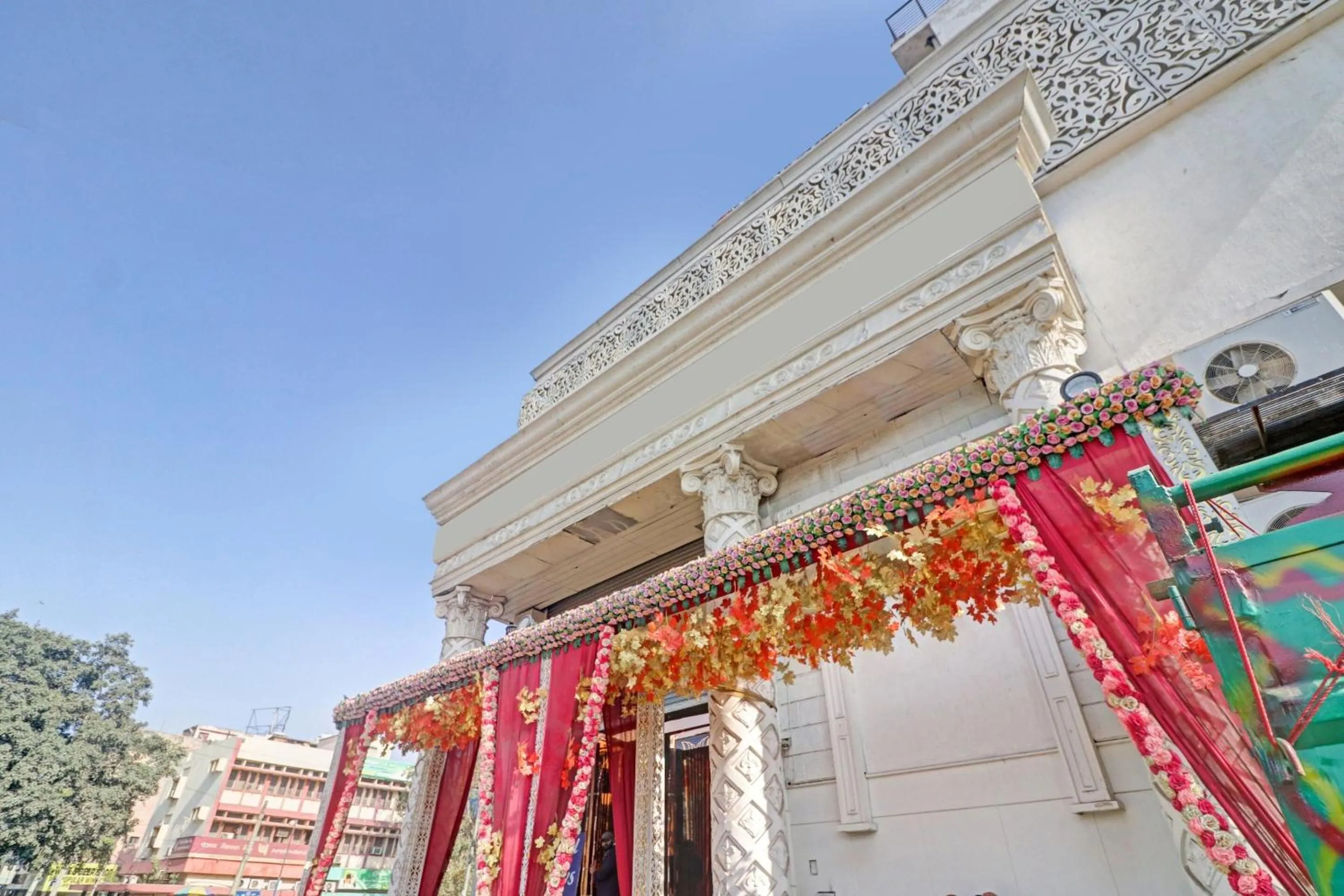 Facade/entrance in SEVEN HEAVEN