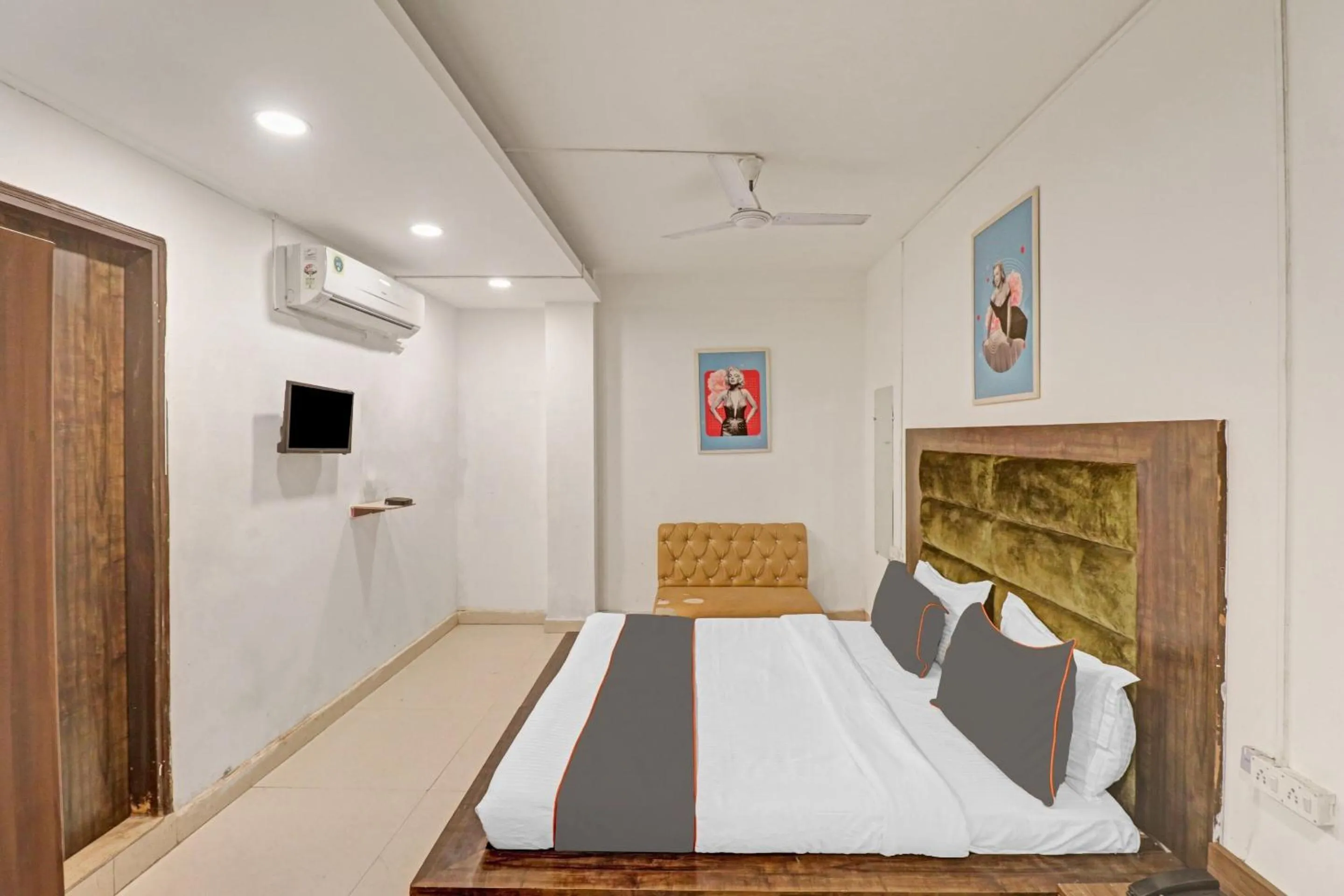 Bedroom, Bed in SEVEN HEAVEN