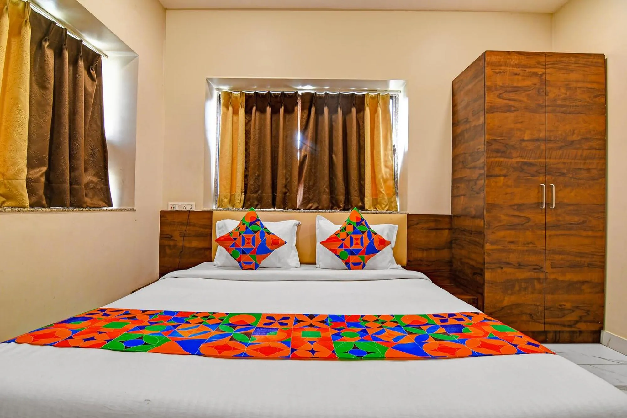 Bed in FabHotel Dak Plaza - Nr Axis Mall