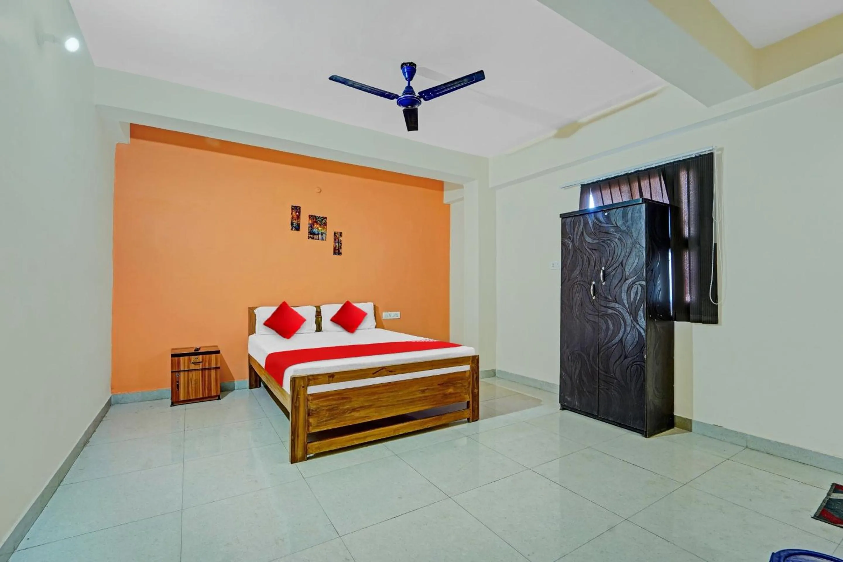 Bedroom in Hotel O Grand Paradise Inn & Banquet Hall