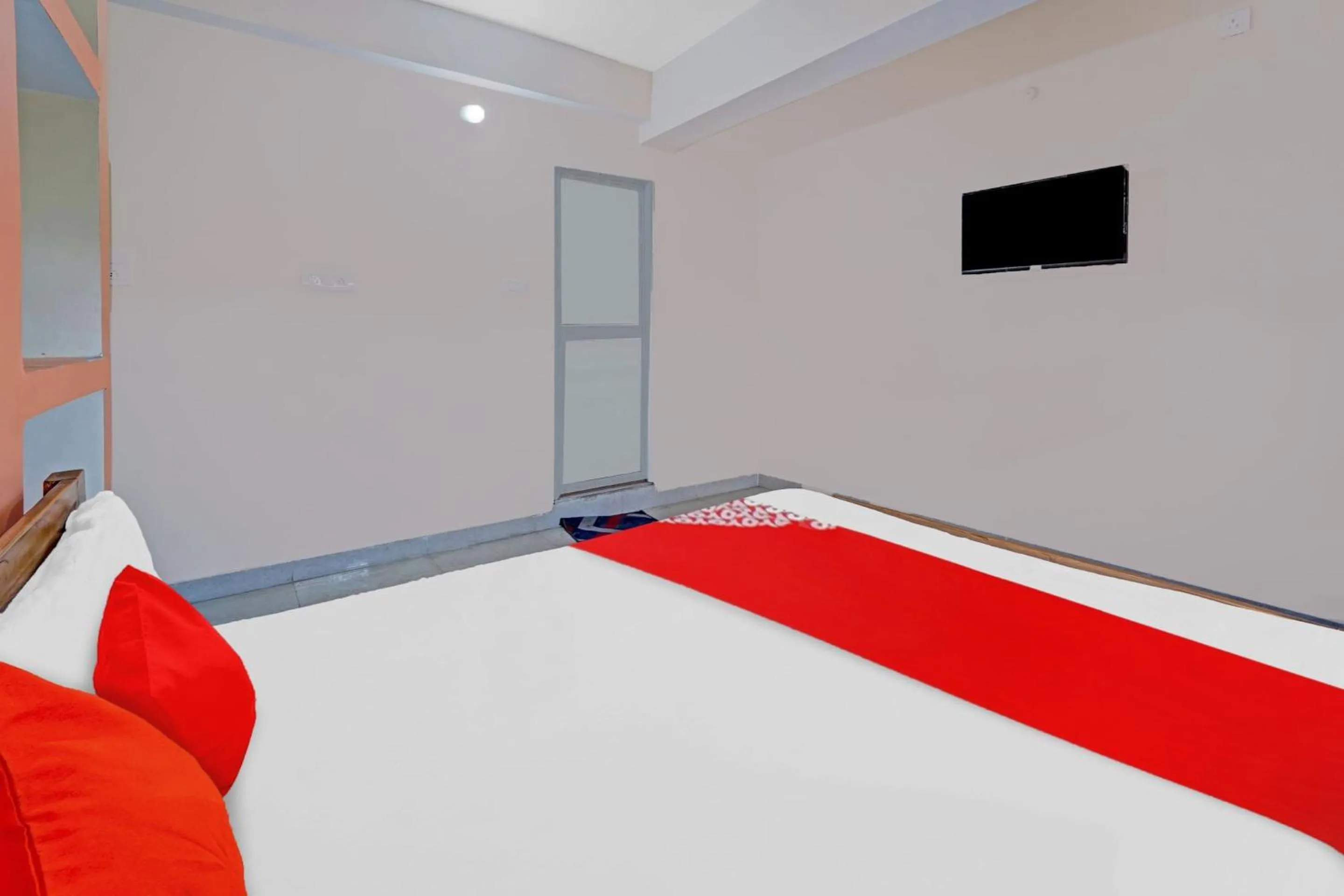 Bedroom in Hotel O Grand Paradise Inn & Banquet Hall