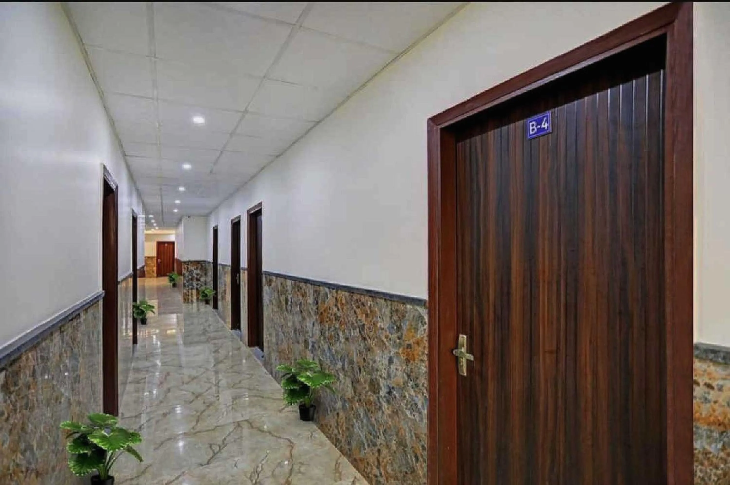 Bedroom in Hotel O K R Resdiancy Near Botanic Garden Of Indian Republic