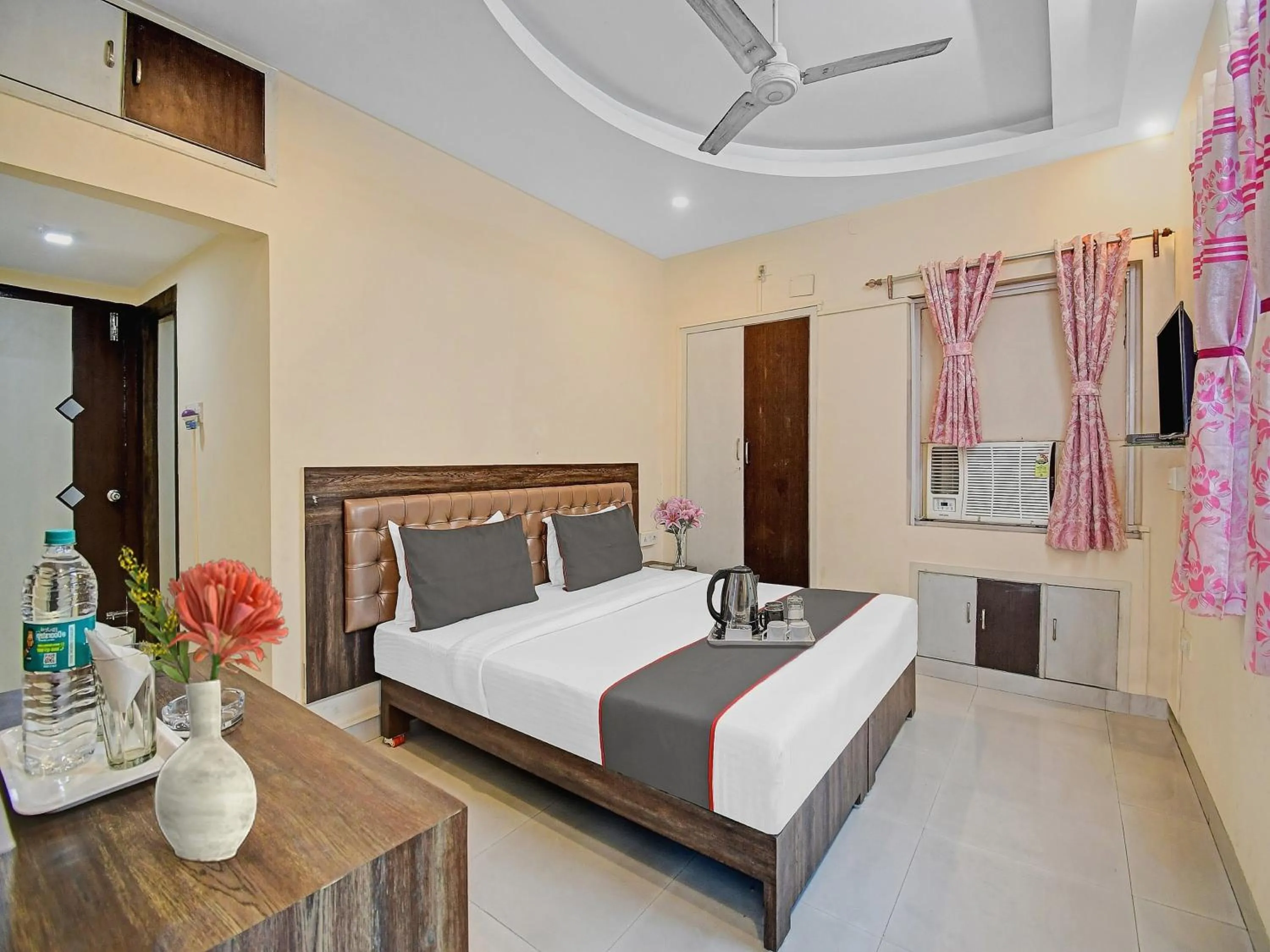 Bedroom, Bed in Super Capital O New All In One Near City Centre Salt Lake