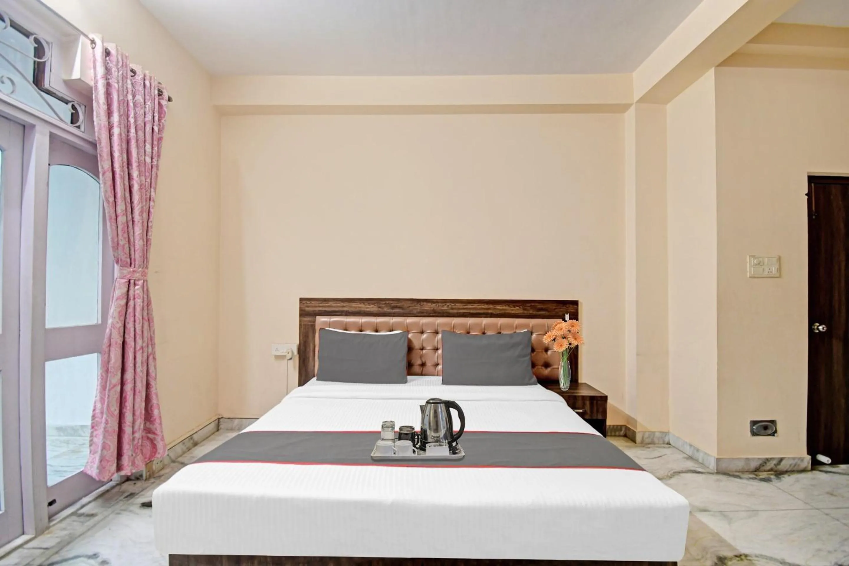 Bedroom, Bed in Super Capital O New All In One Near City Centre Salt Lake