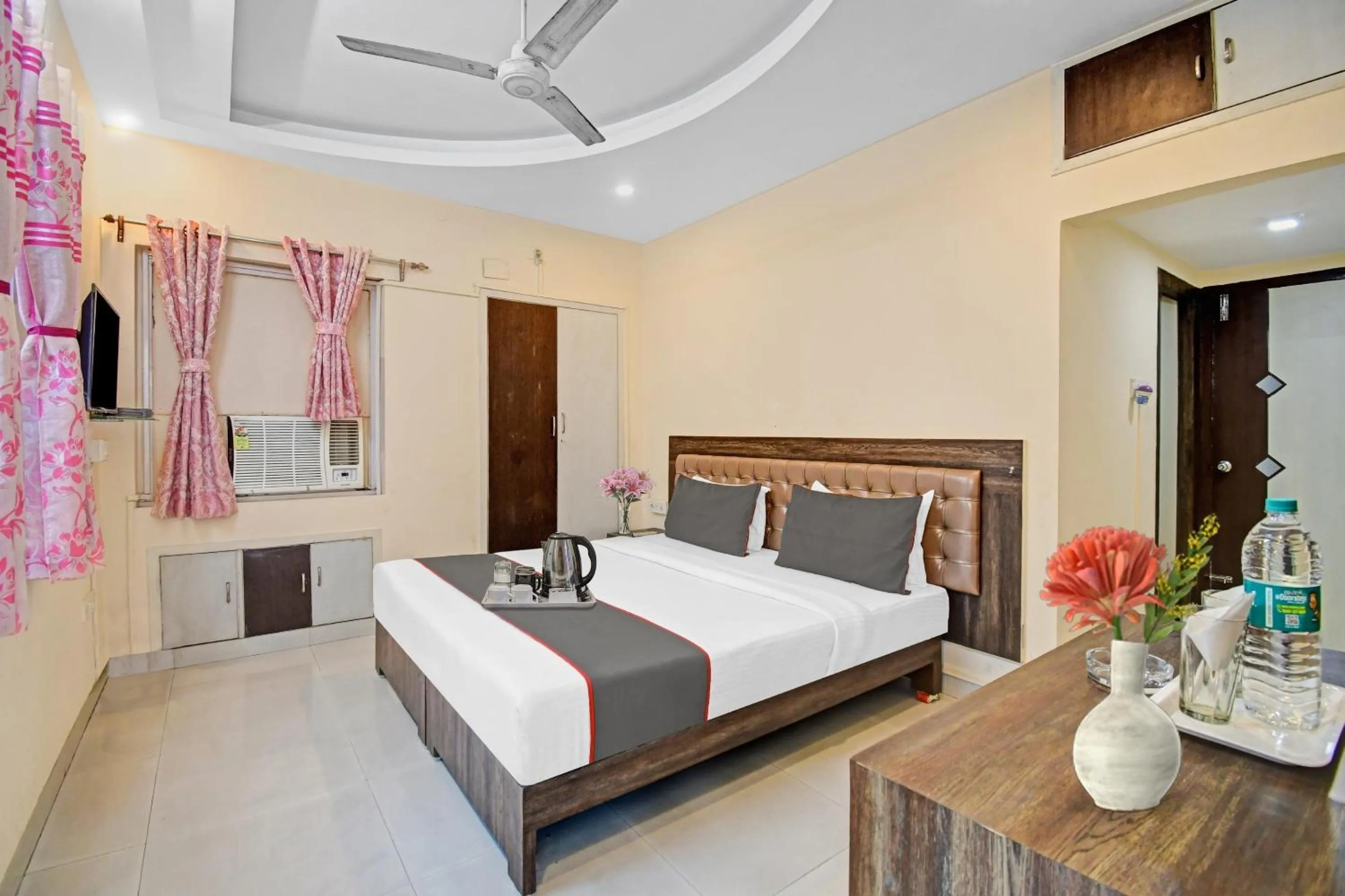 Bedroom, Bed in Super Capital O New All In One Near City Centre Salt Lake