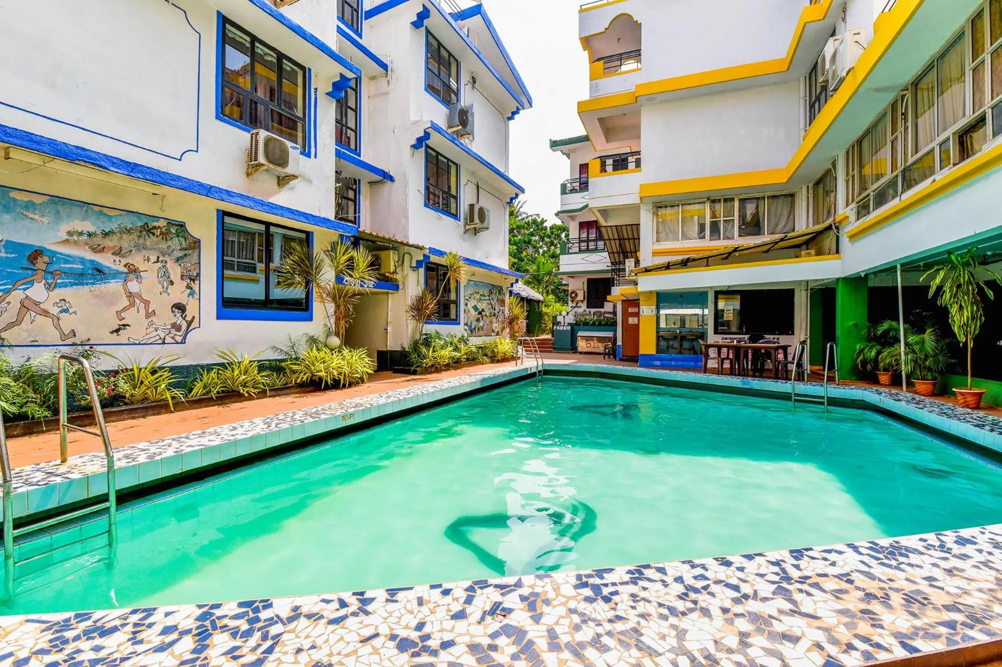 Swimming pool in FabExpress Alor Resort