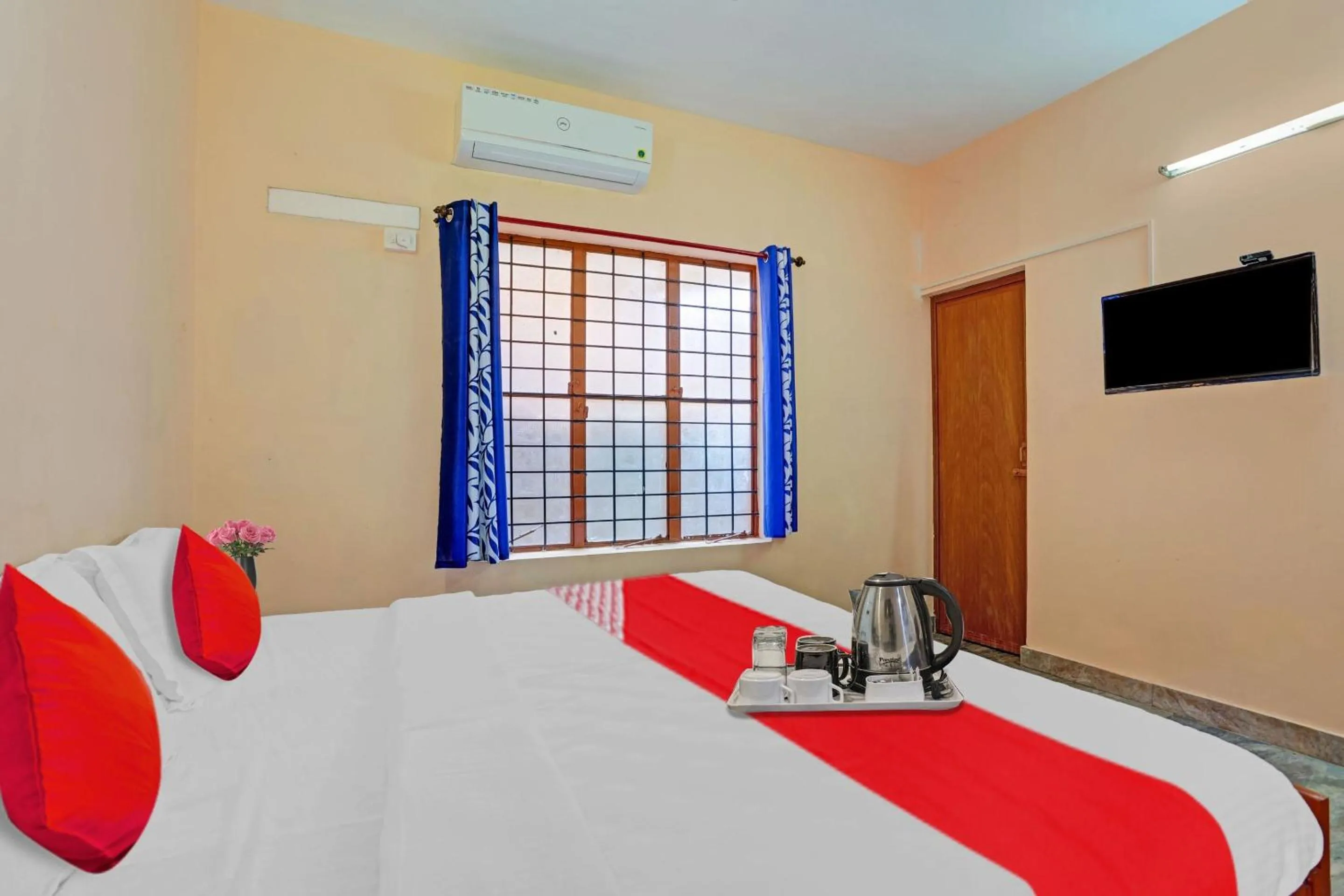 Bedroom, Bed in Hotel O North Park Tourist Home