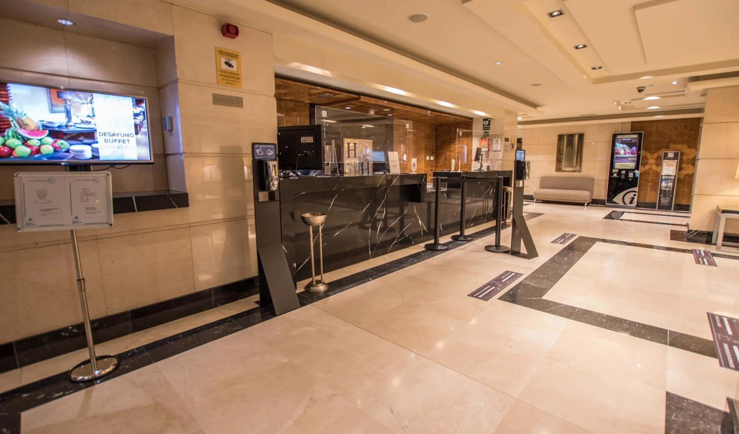 Lobby or reception in Hotel Andalucía Center