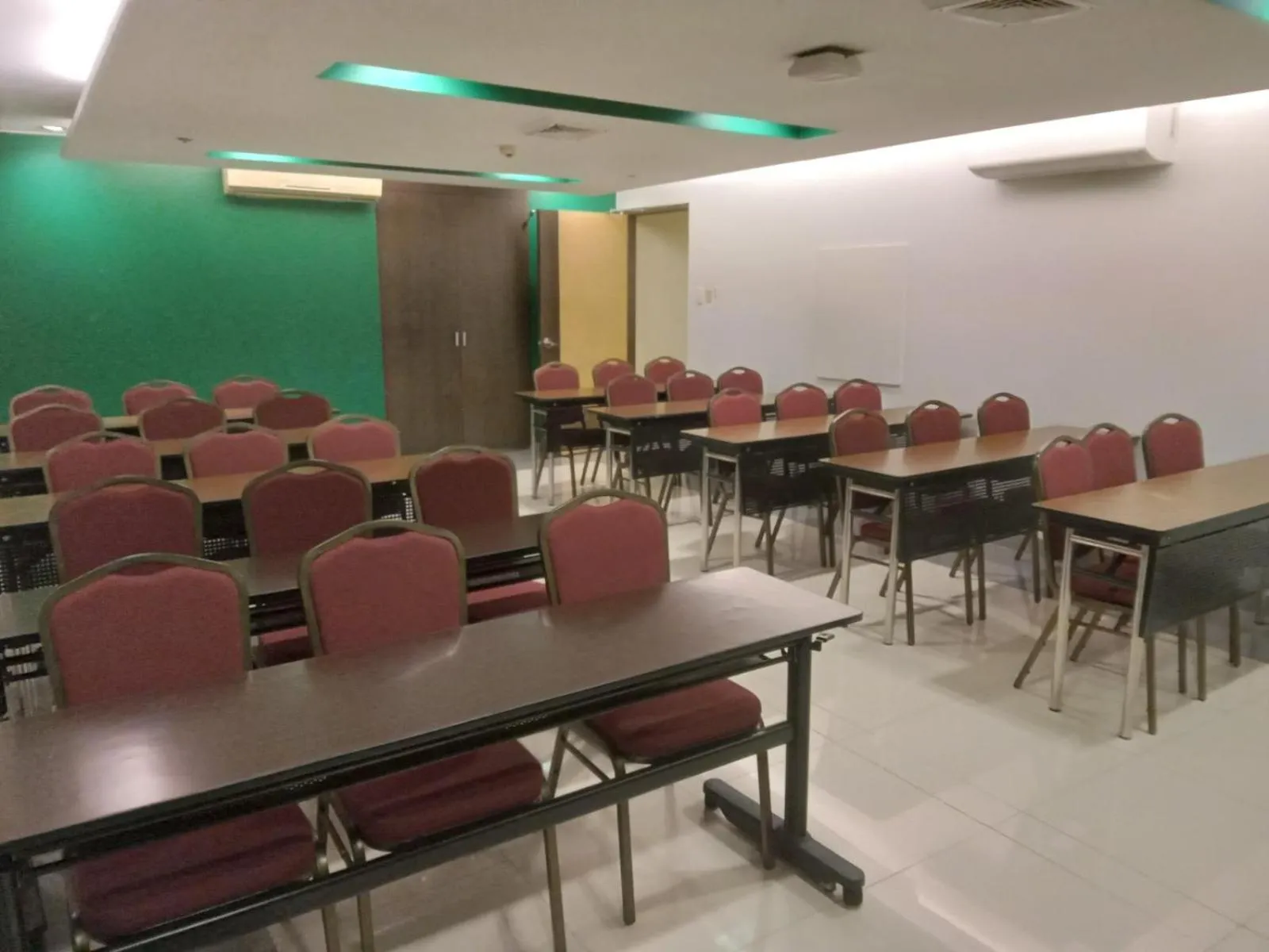 Meeting/conference room in Go Hotels Otis - Manila