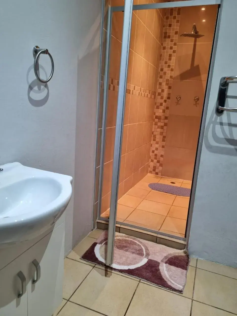 Double Room with Garden View in Bujumbura Guest House Double Room with Garden View in Bujumbura Guest House