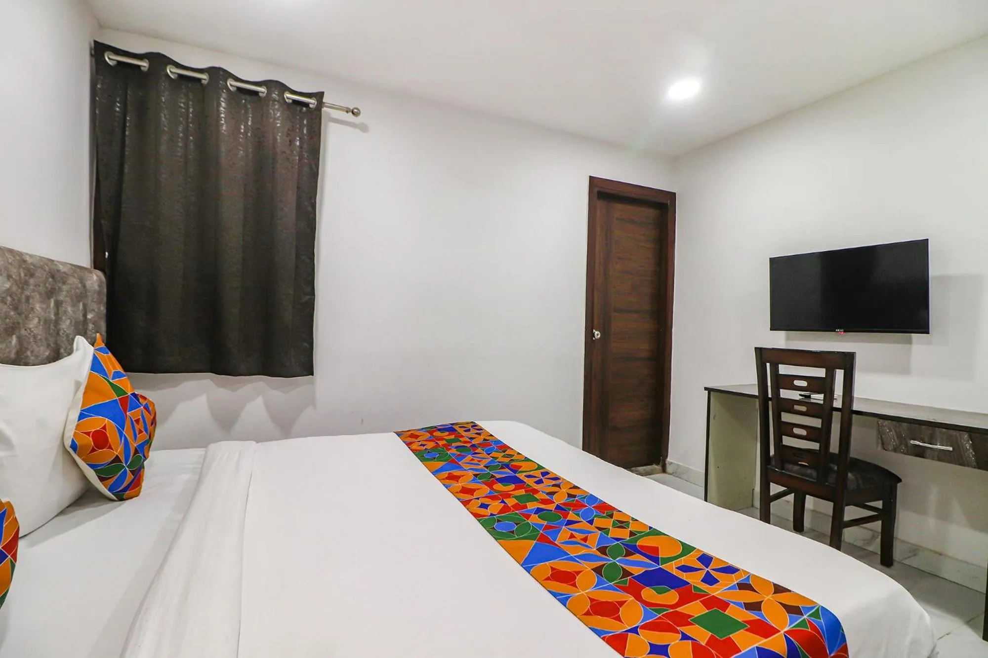 Bed in Via Roadway Inn