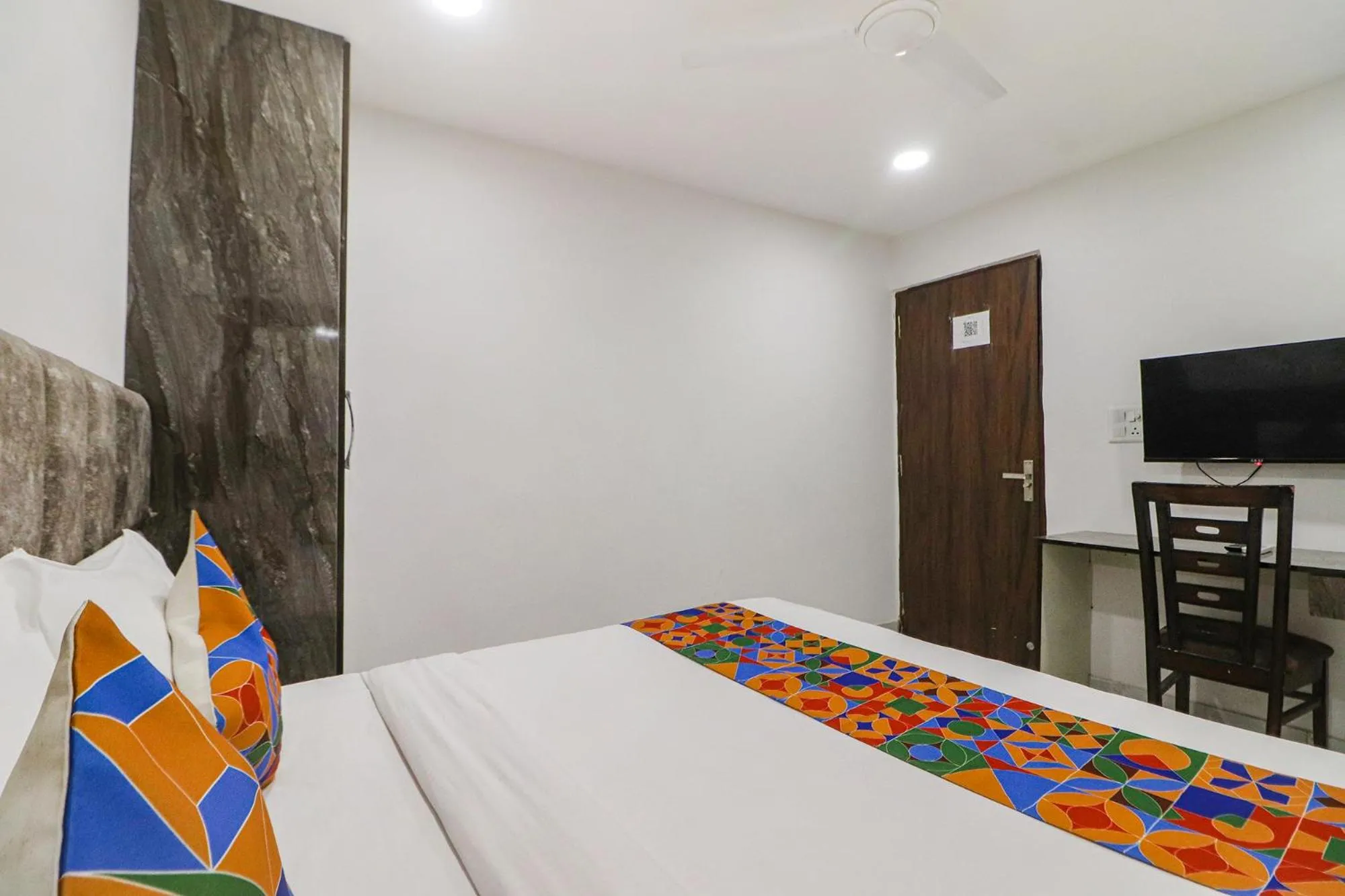 Bed in Via Roadway Inn