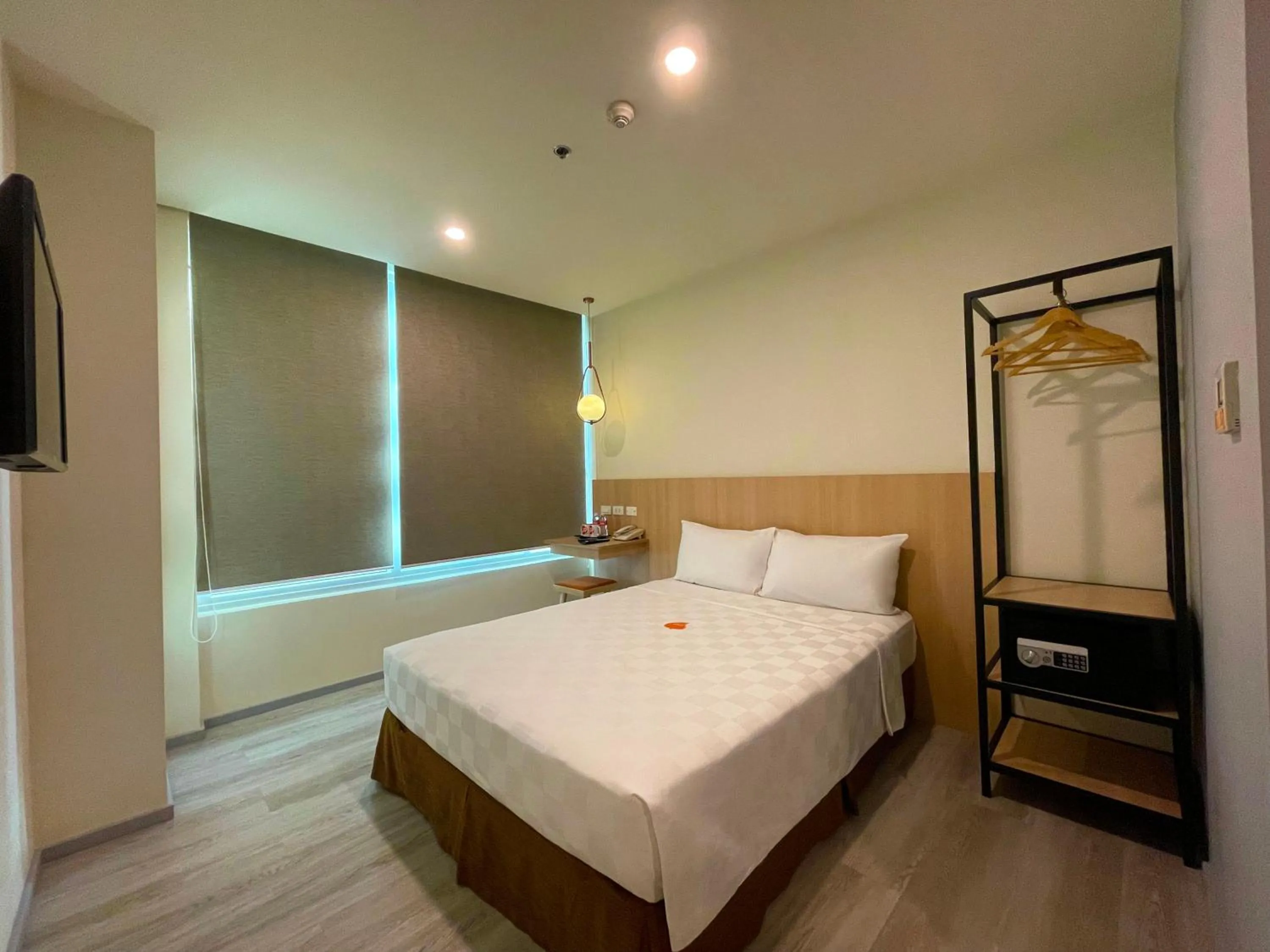 Bed in Go Hotels Plus Mandaluyong