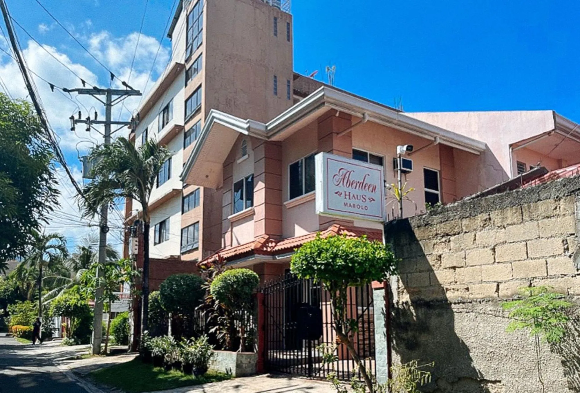 Property building in Aberdeen Haus in Mabolo