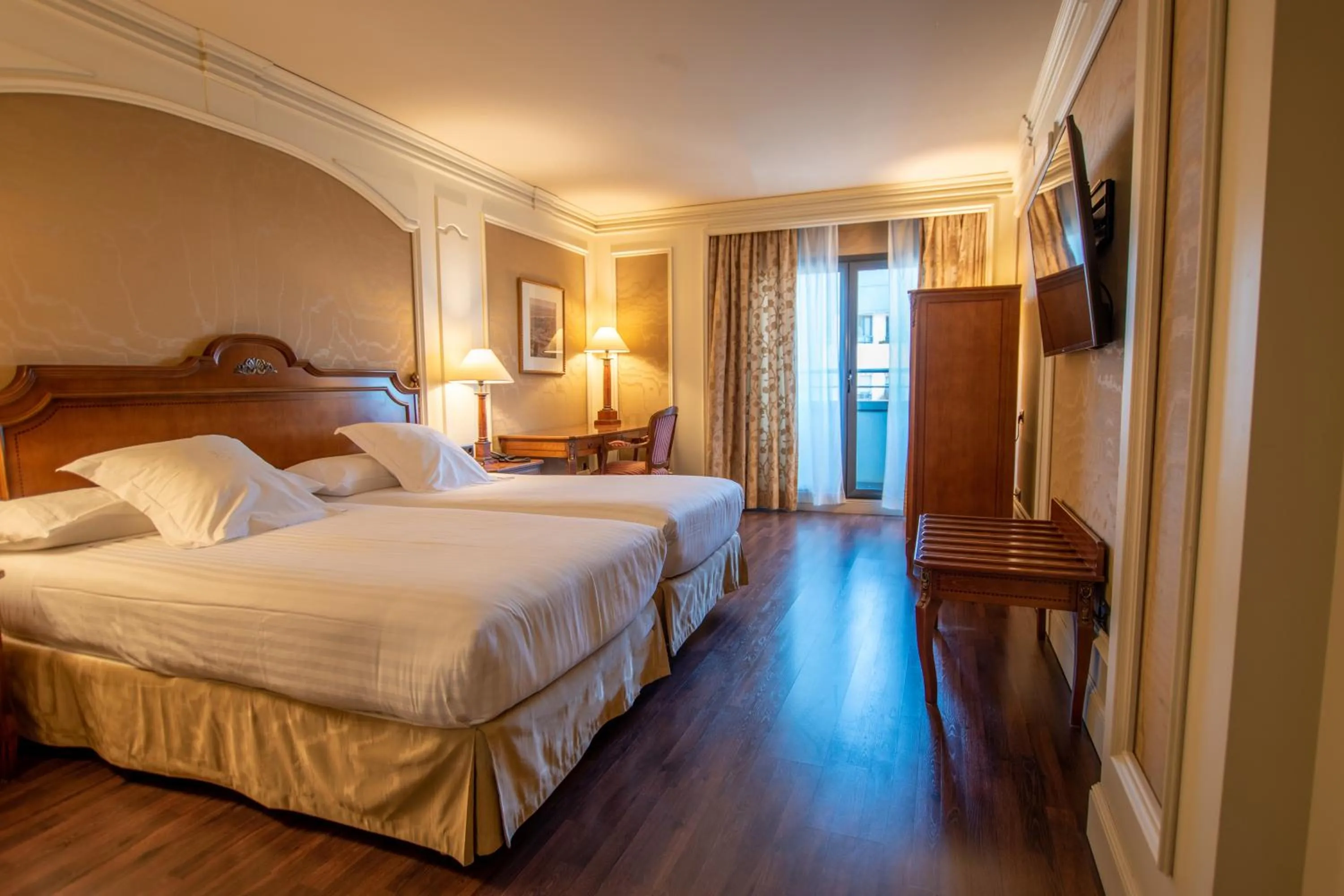 Photo of the whole room, Bed in Hotel Sevilla Center