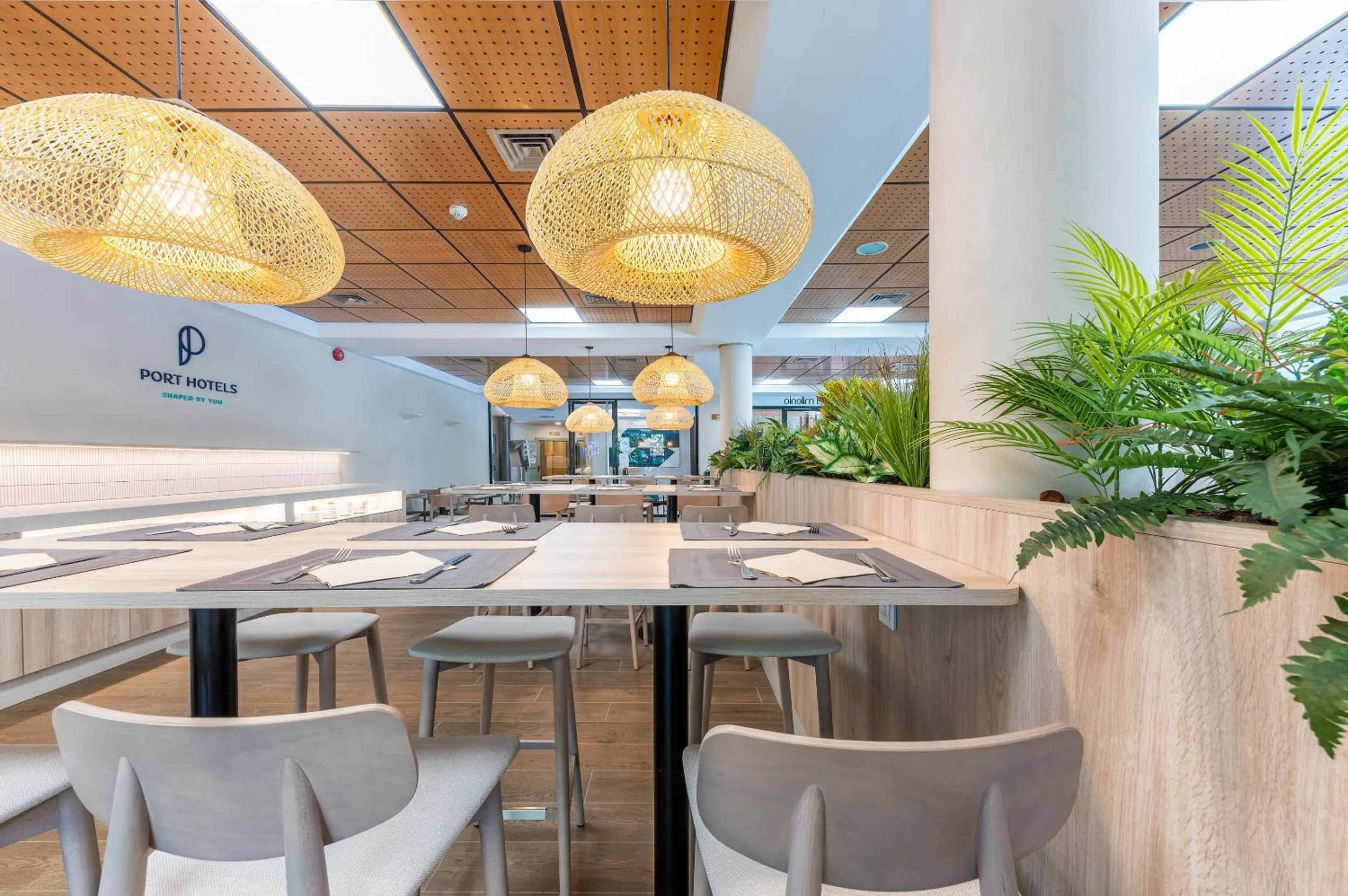 Restaurant/places to eat in Port Jardín Milenio