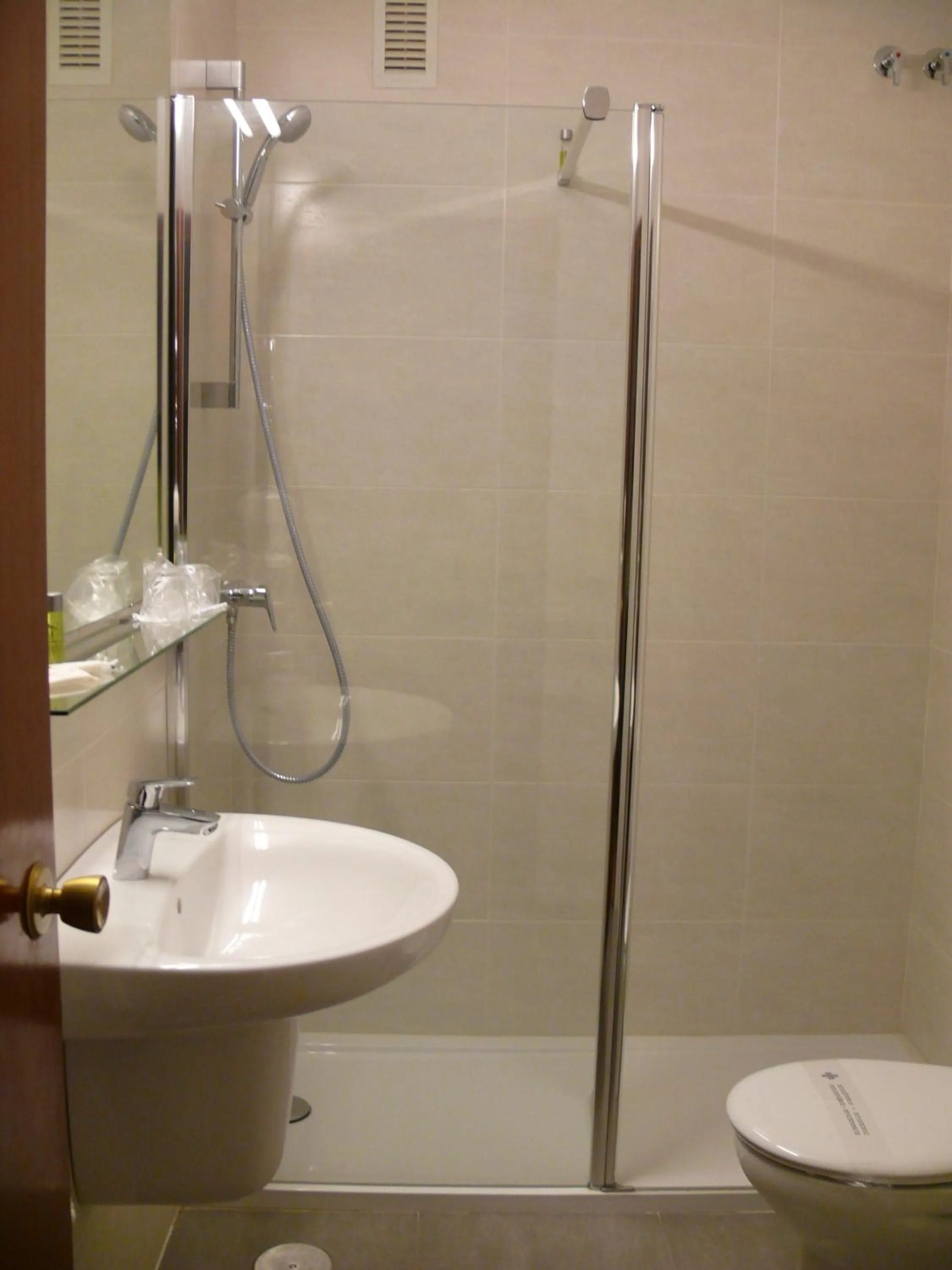 Shower in Hotel Los Angeles